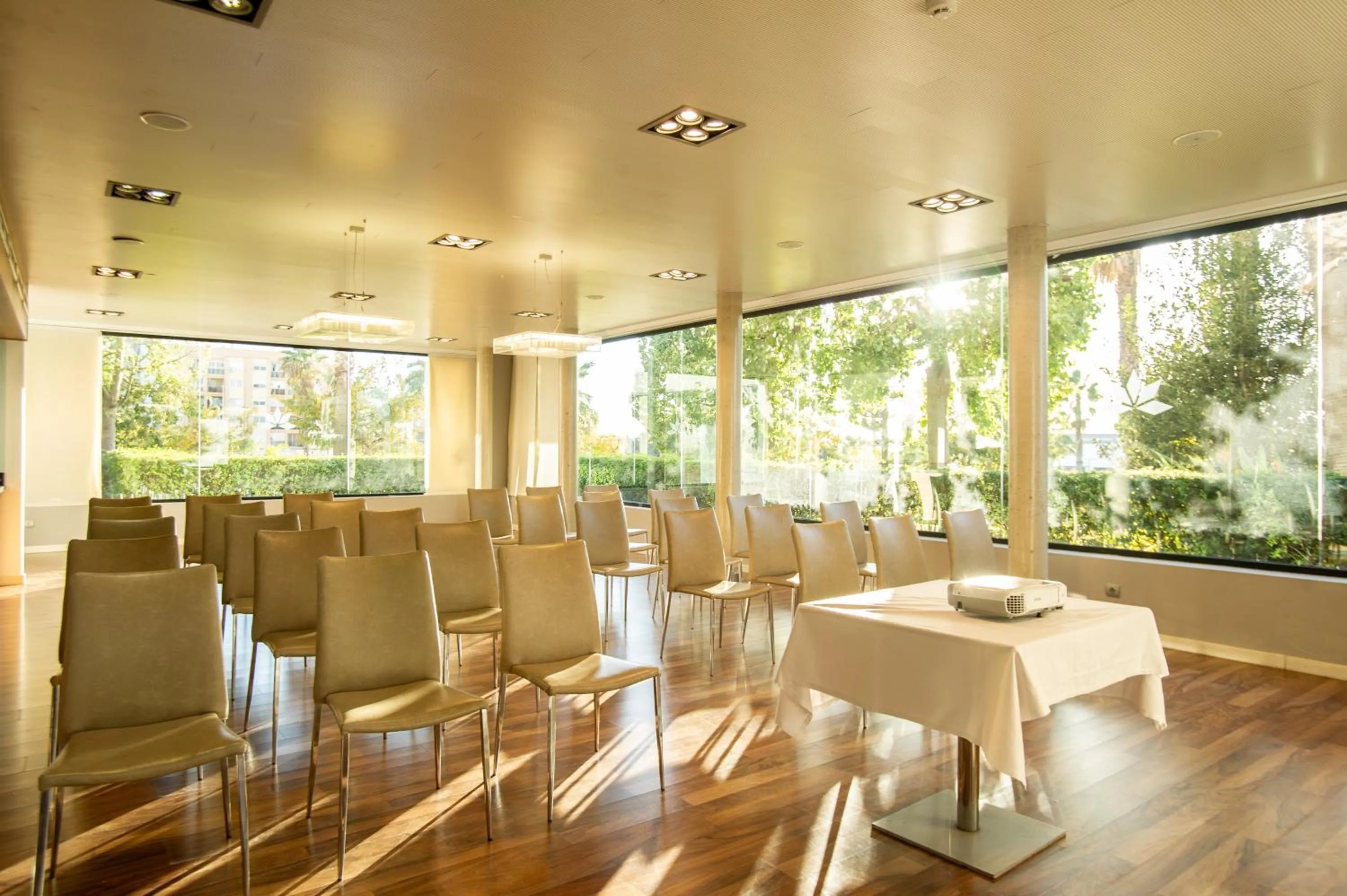 Meeting/conference room in AZZ Valencia Táctica Hotel