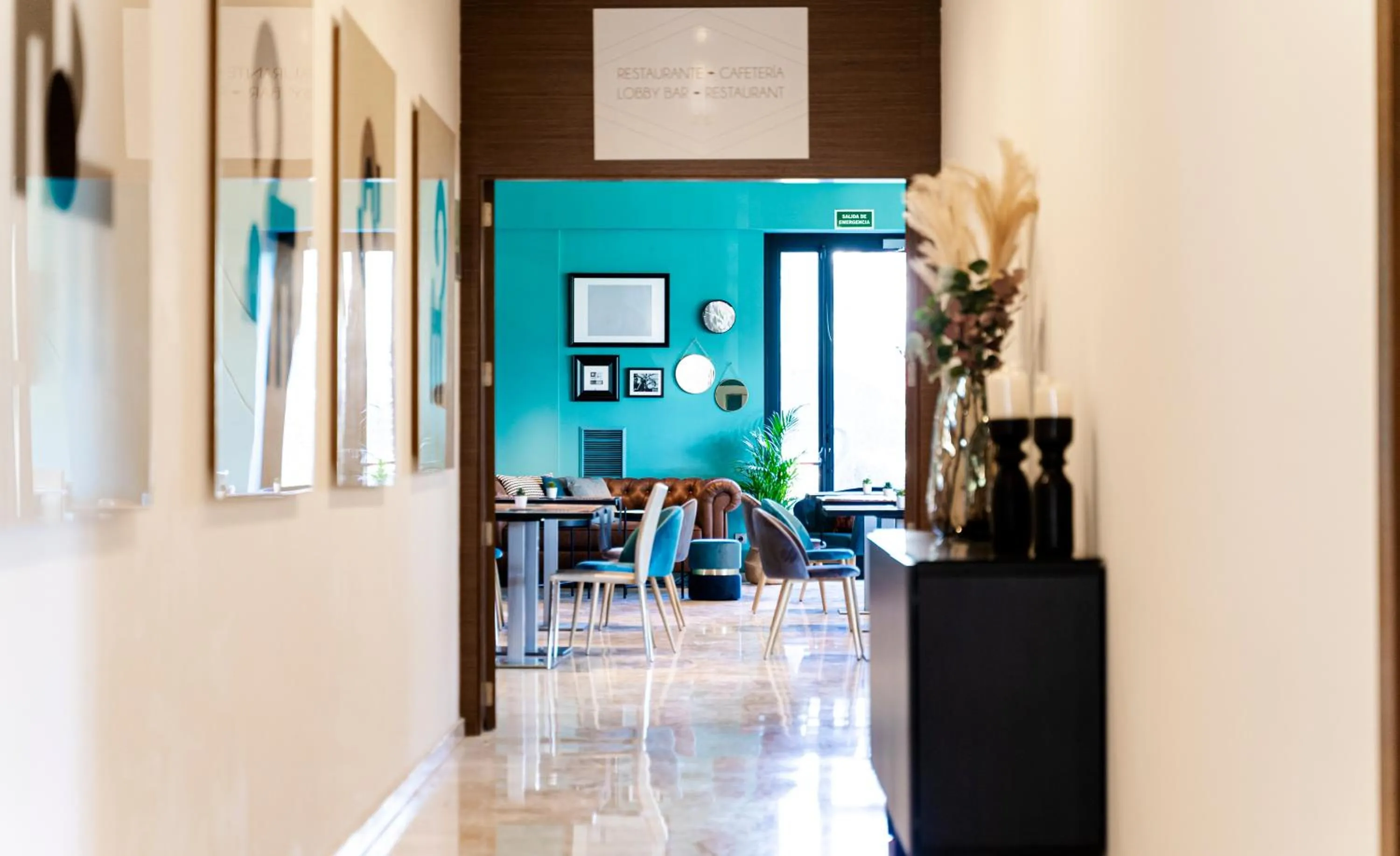 Restaurant/places to eat in AZZ Valencia Táctica Hotel