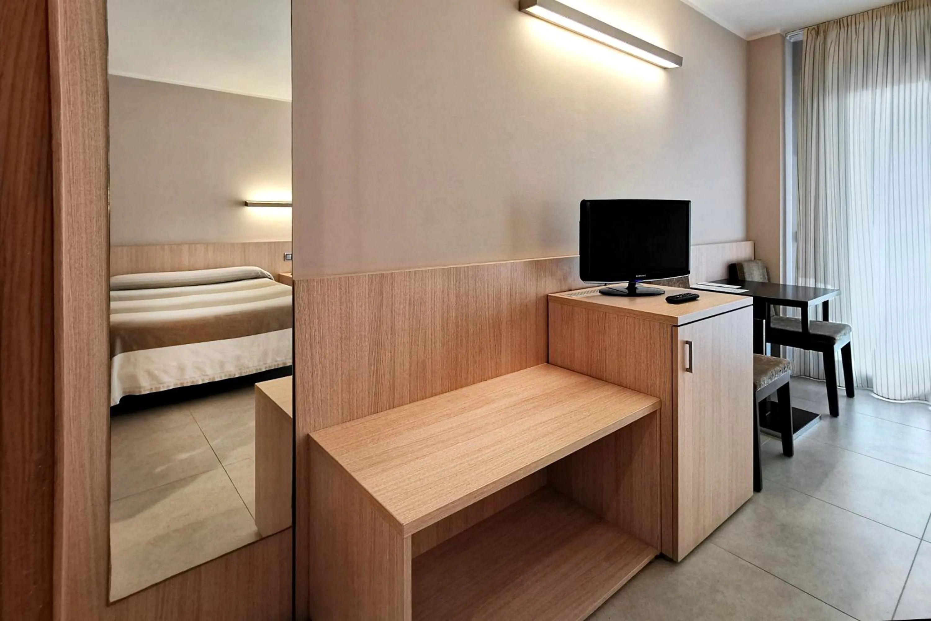 TV and multimedia, Bed in Hotel Acuazul