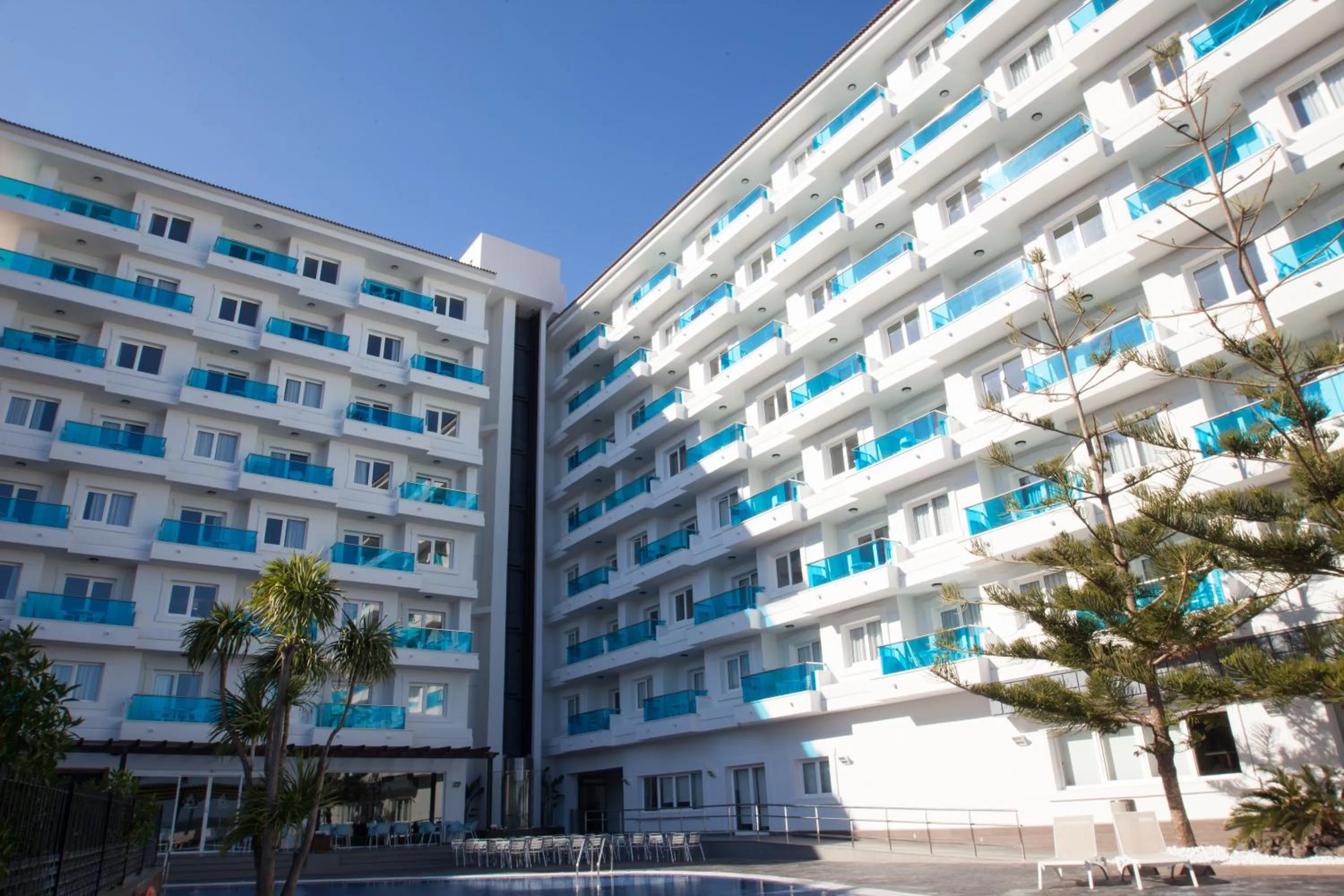 Facade/entrance in Aparthotel Acuazul