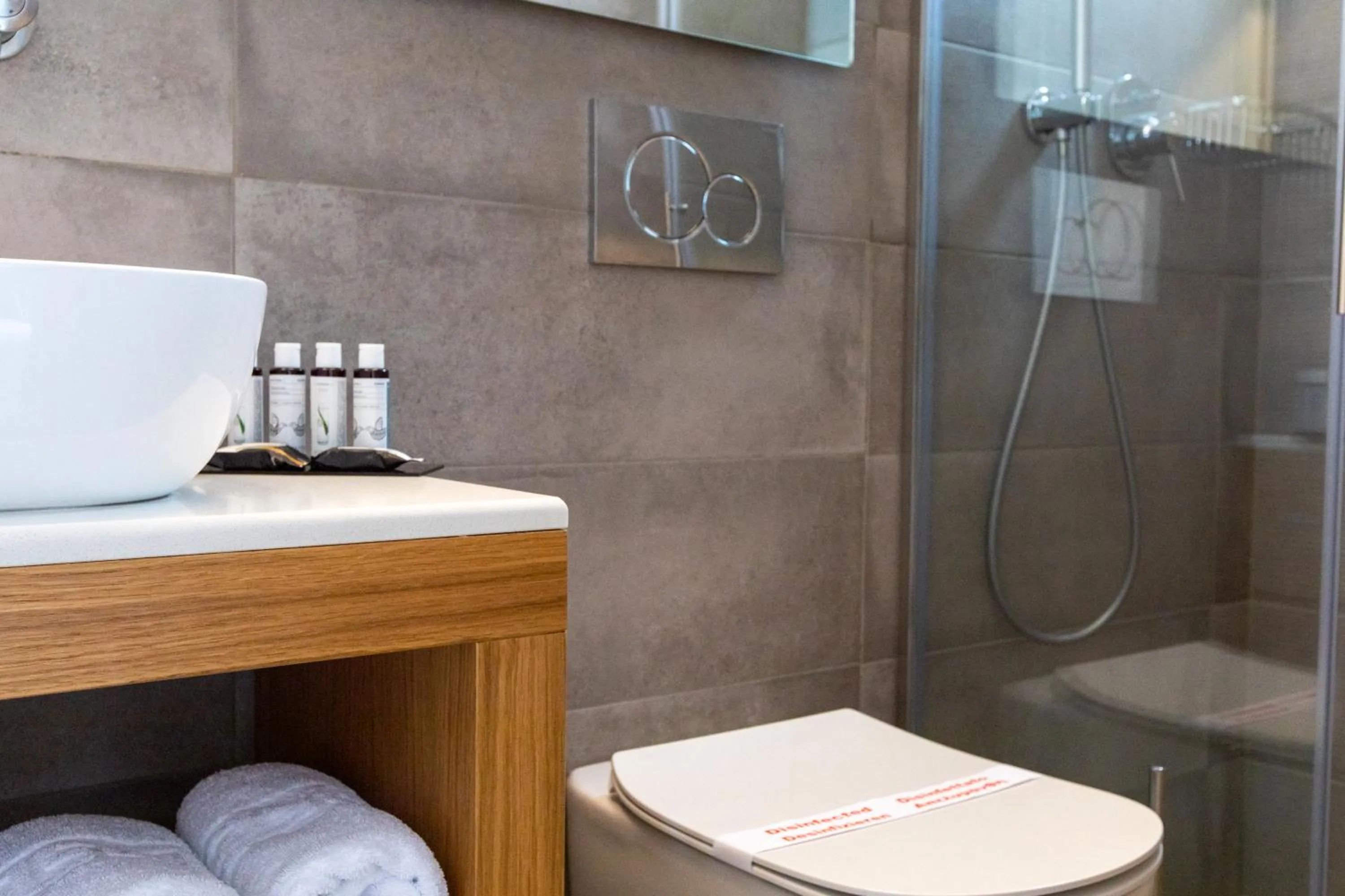 Shower in Iris Skiathos