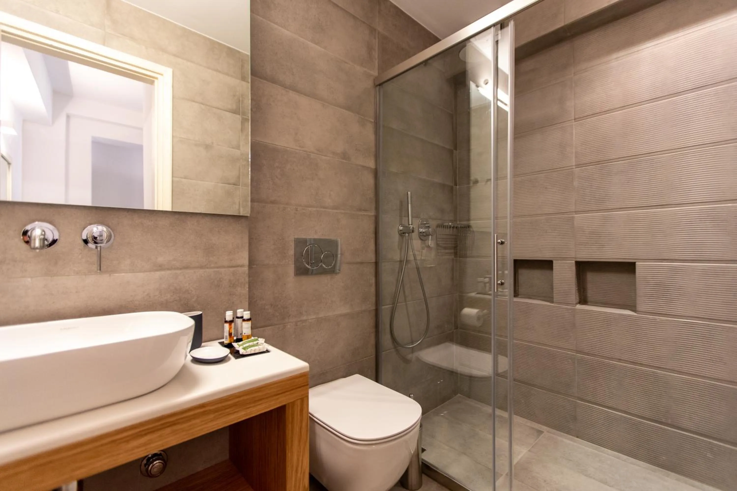 Shower in Iris Skiathos