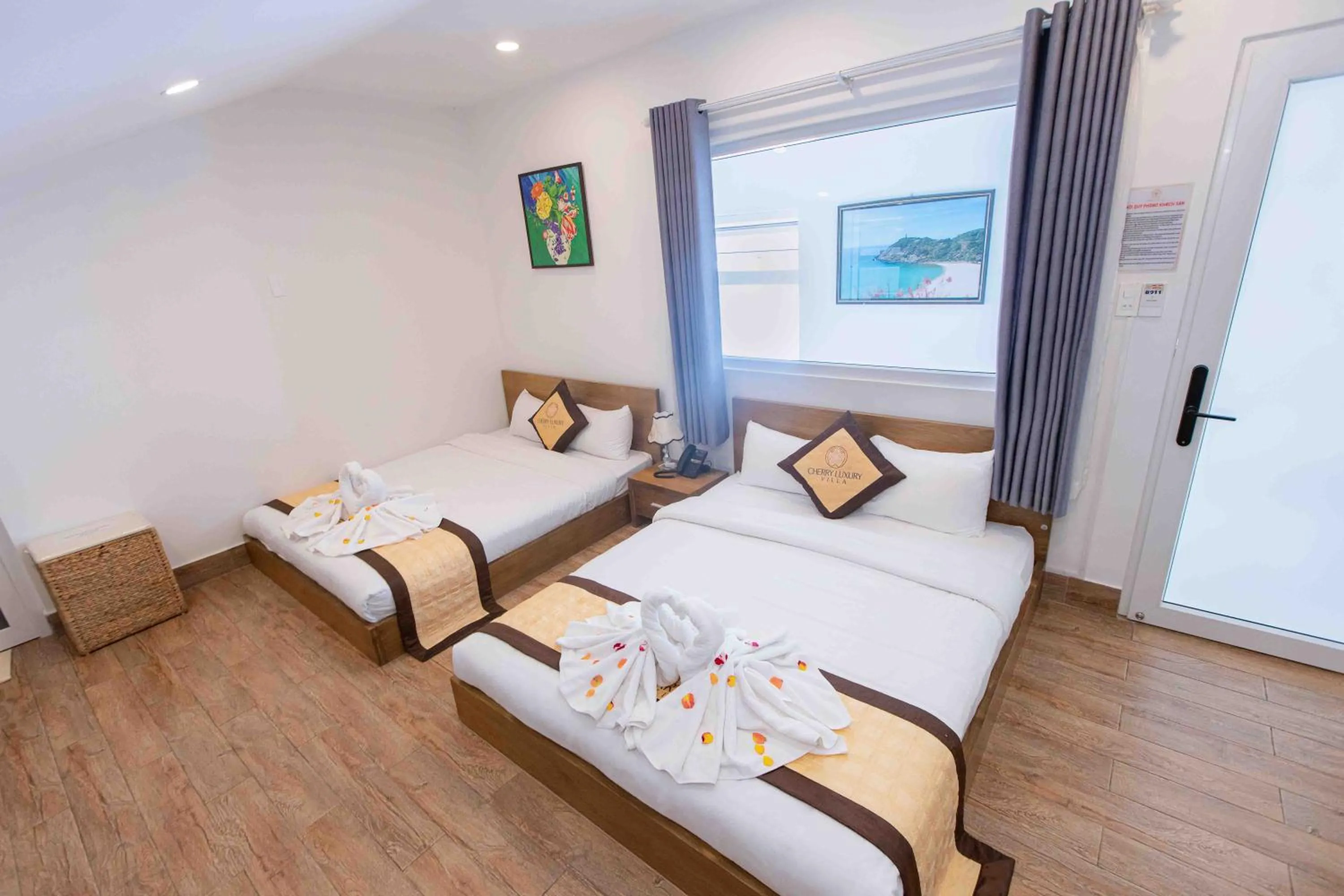 Bedroom, Bed in Cherry Luxury Hotel