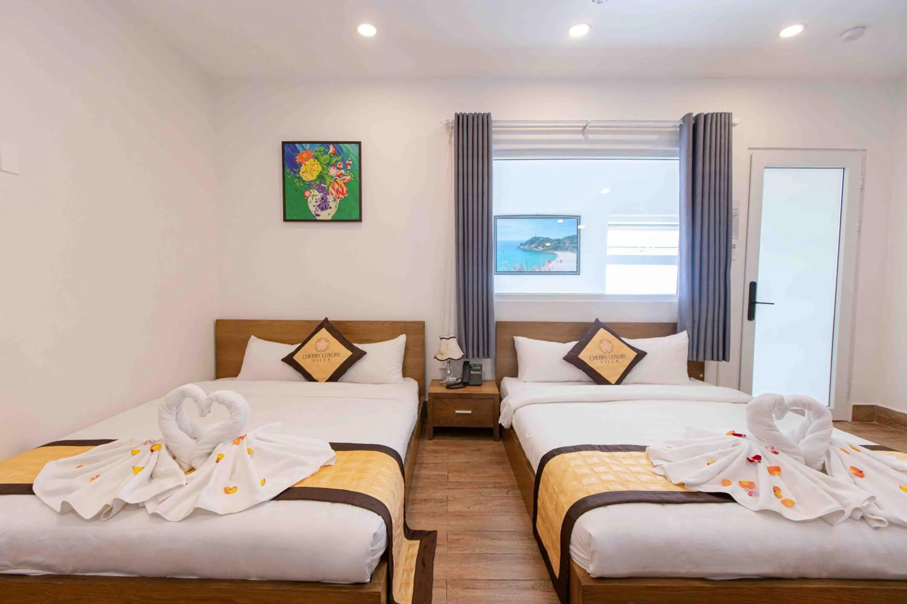 Bedroom, Bed in Cherry Luxury Hotel