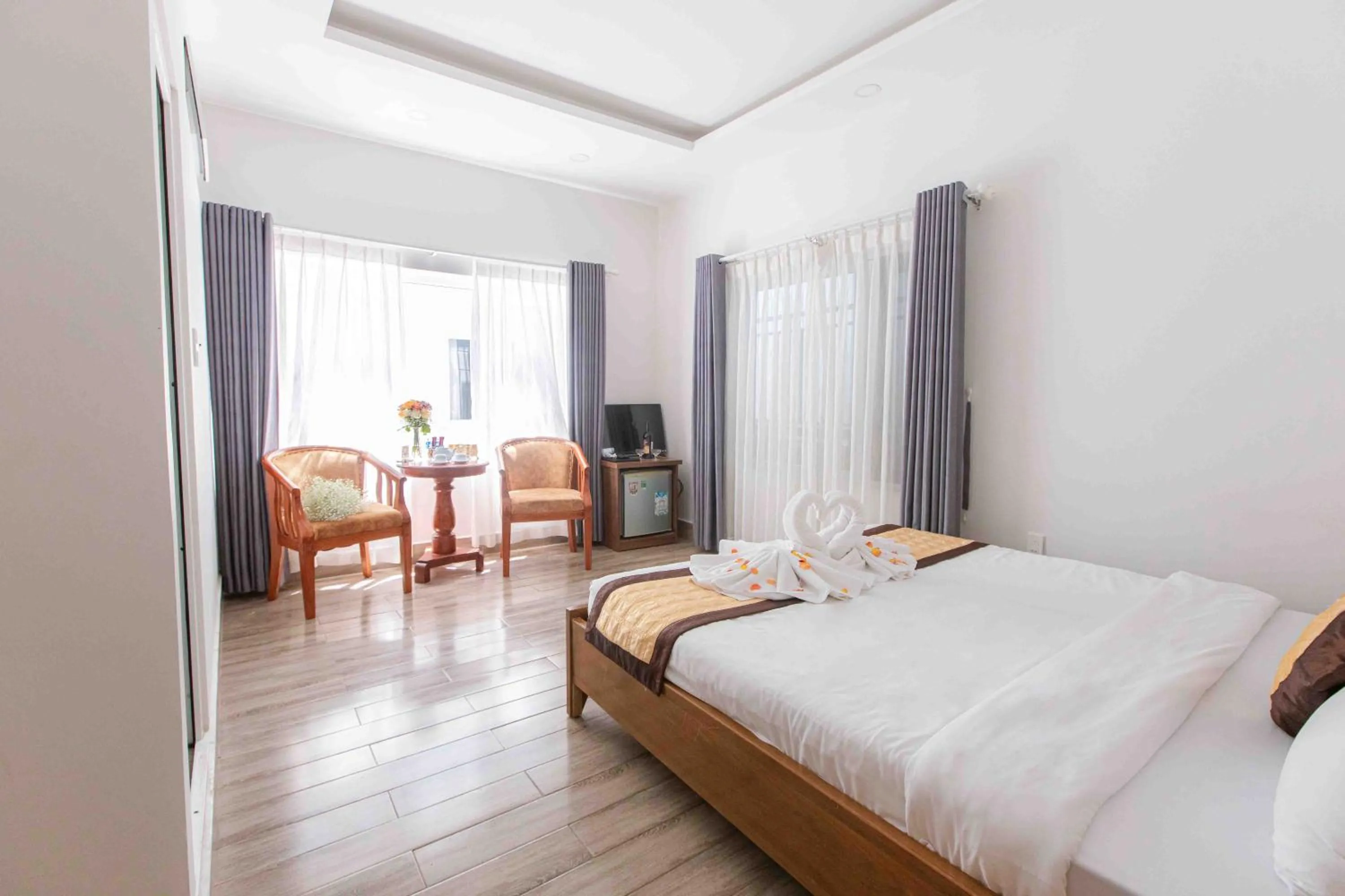 Bedroom, Bed in Cherry Luxury Hotel