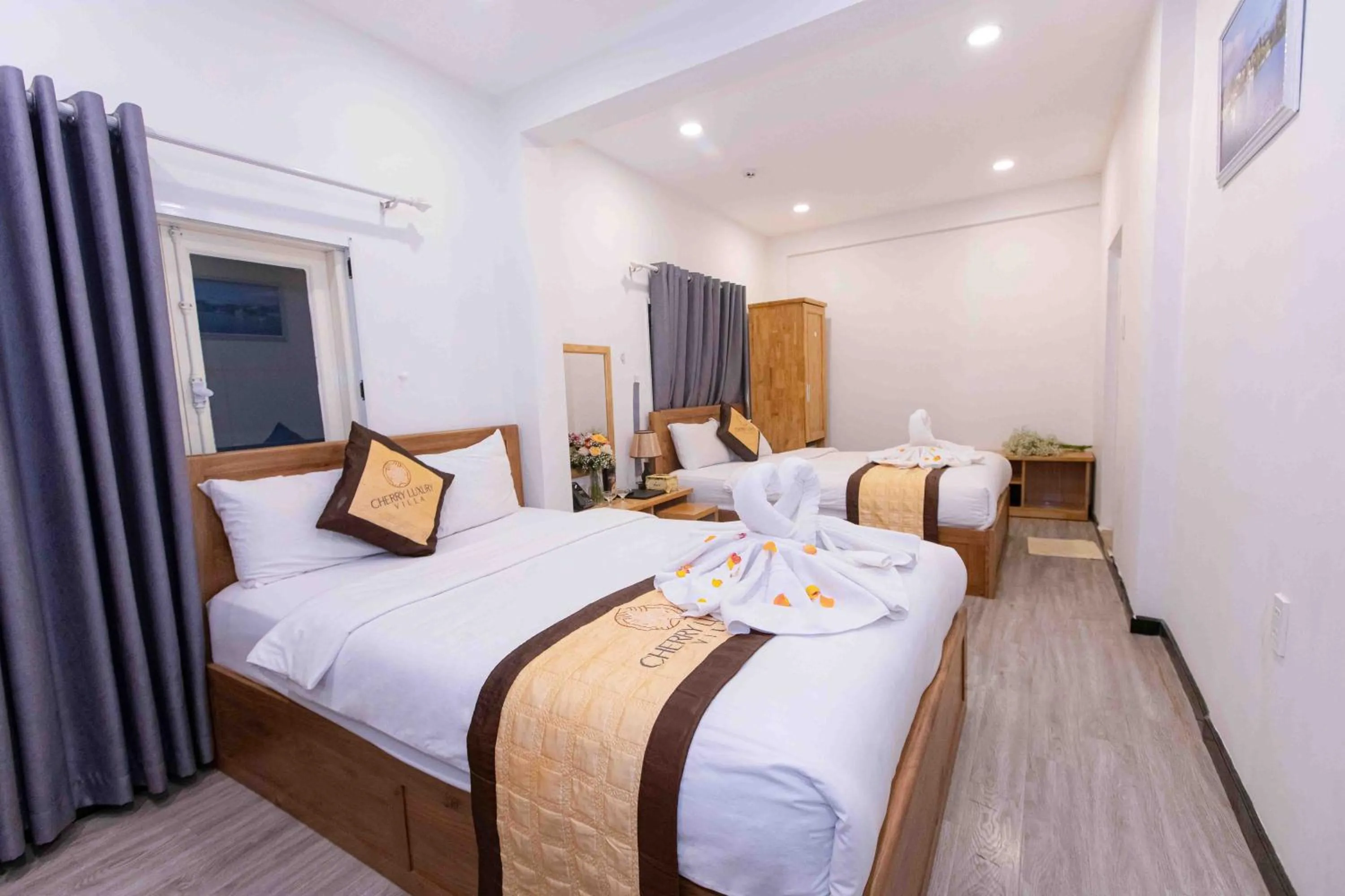 Bedroom, Bed in Cherry Luxury Hotel