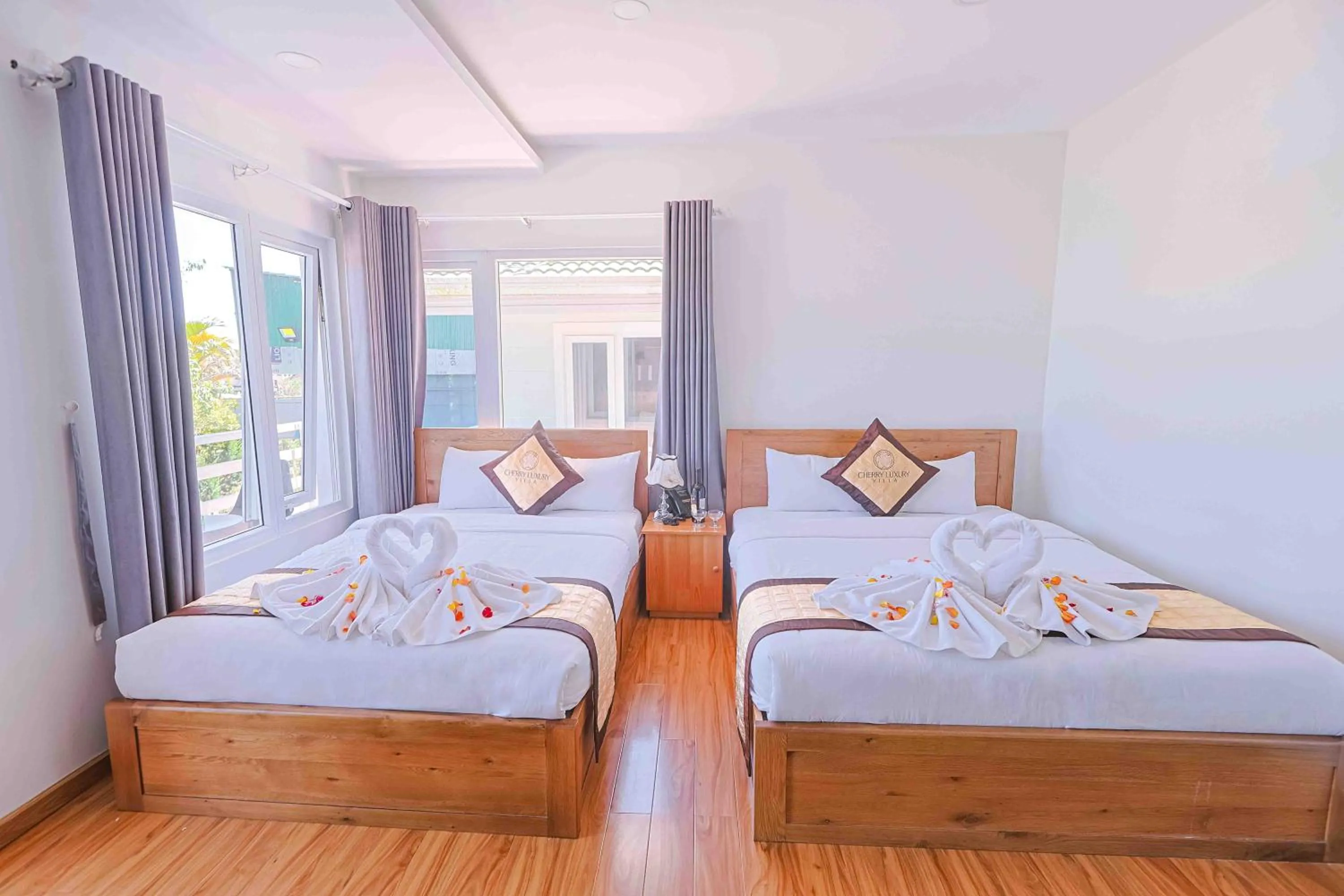 Bedroom, Bed in Cherry Luxury Hotel