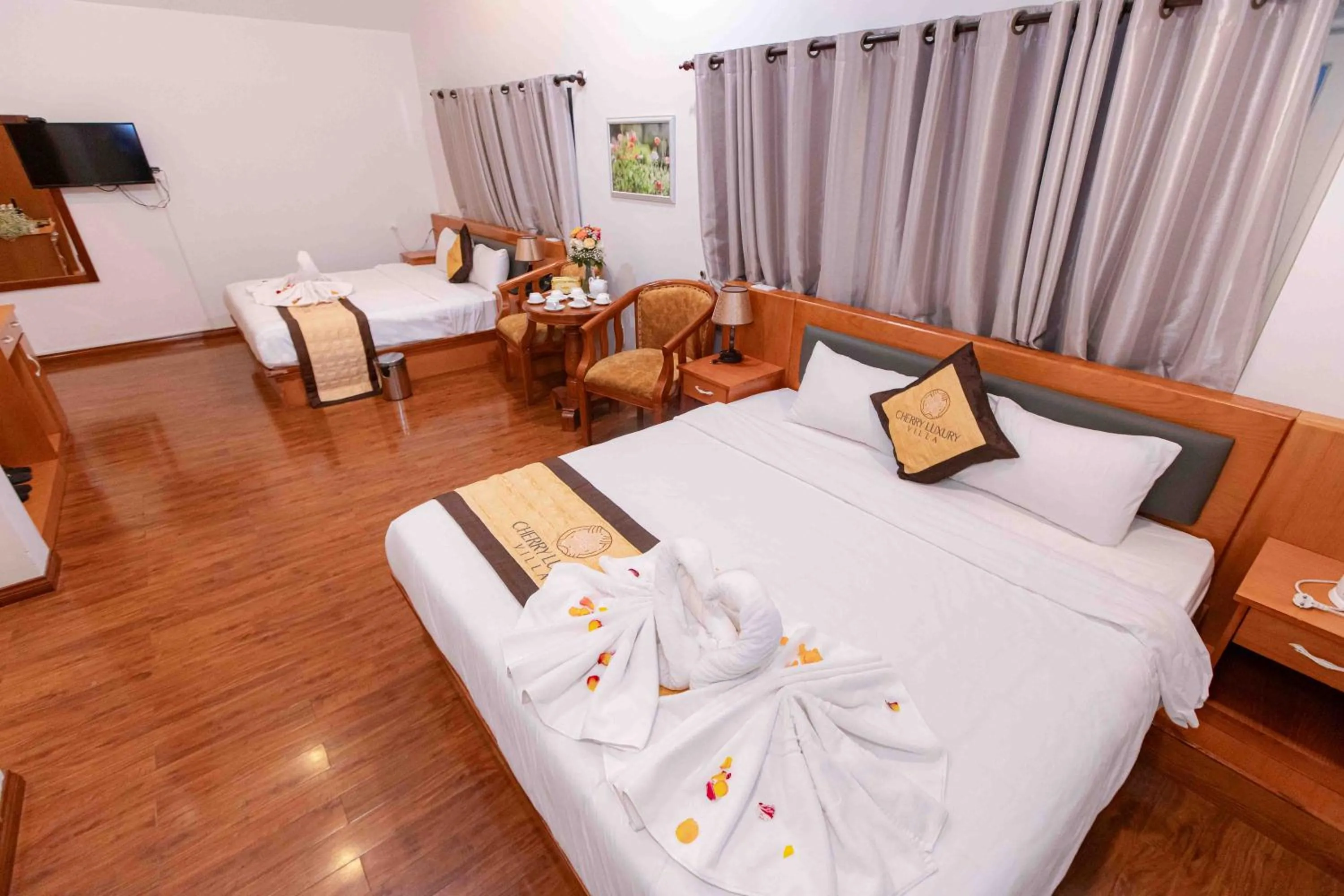 Bed in Cherry Luxury Hotel