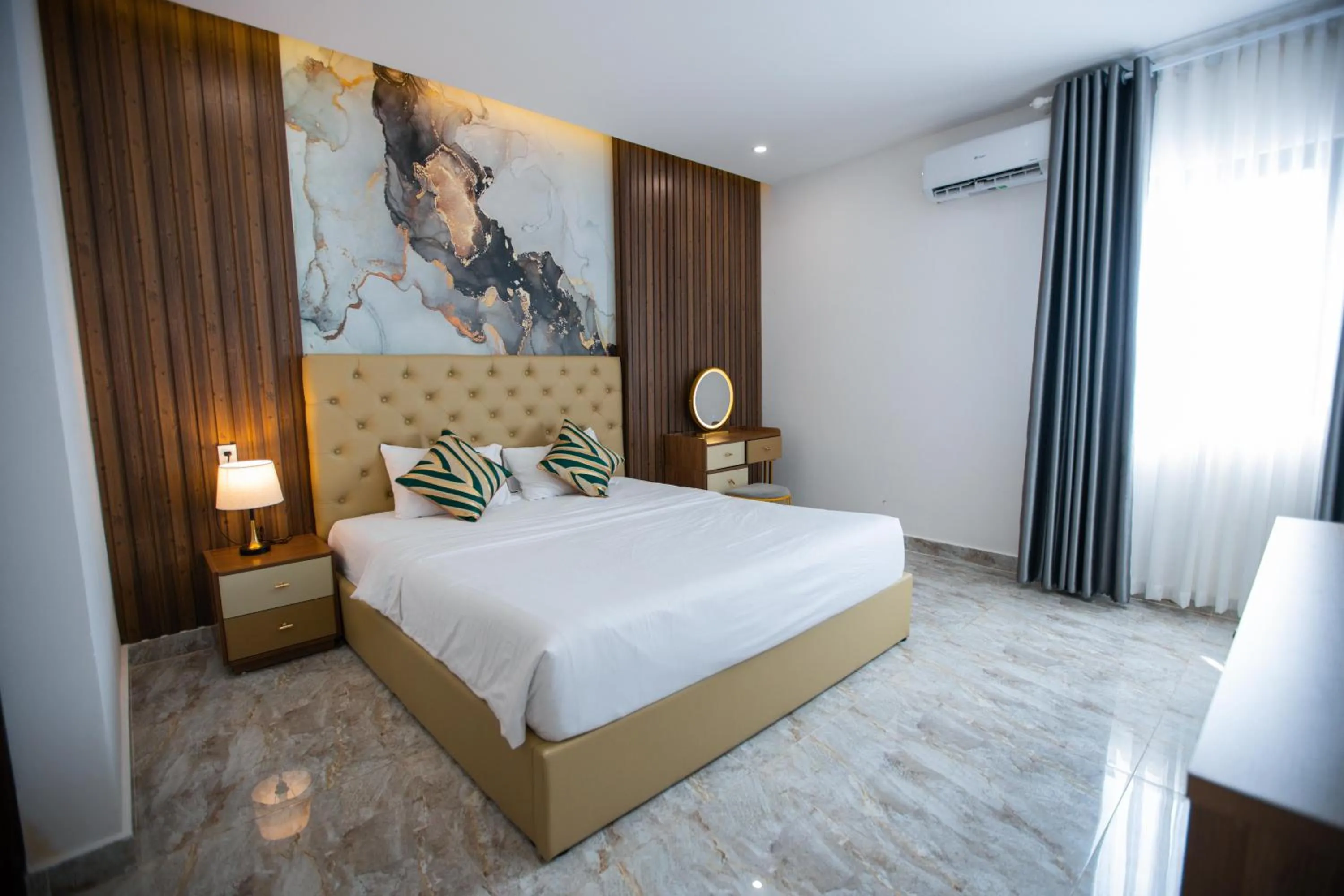 Photo of the whole room, Bed in Riverside 1 Hotel