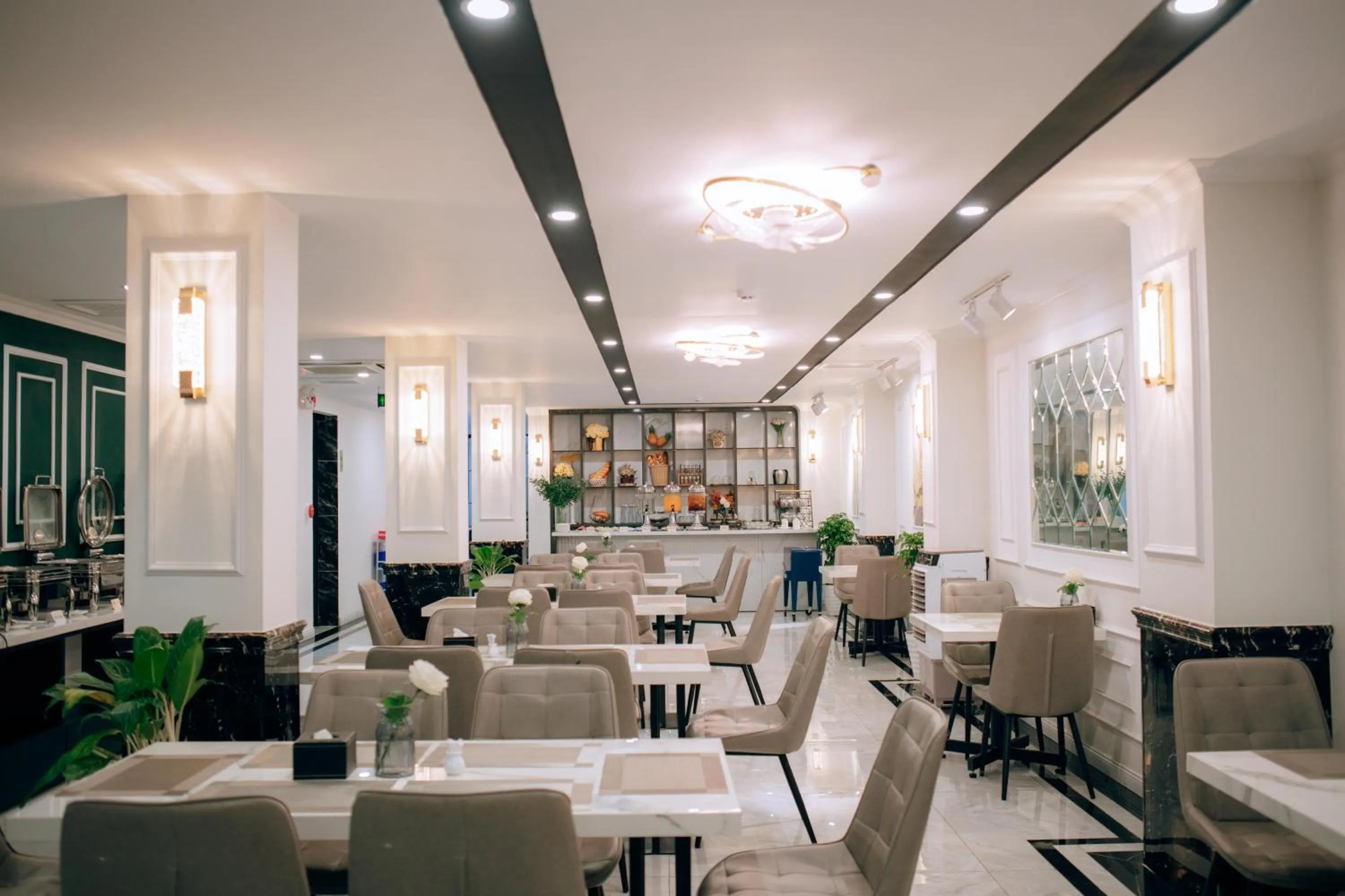 Restaurant/places to eat in Riverside 1 Hotel