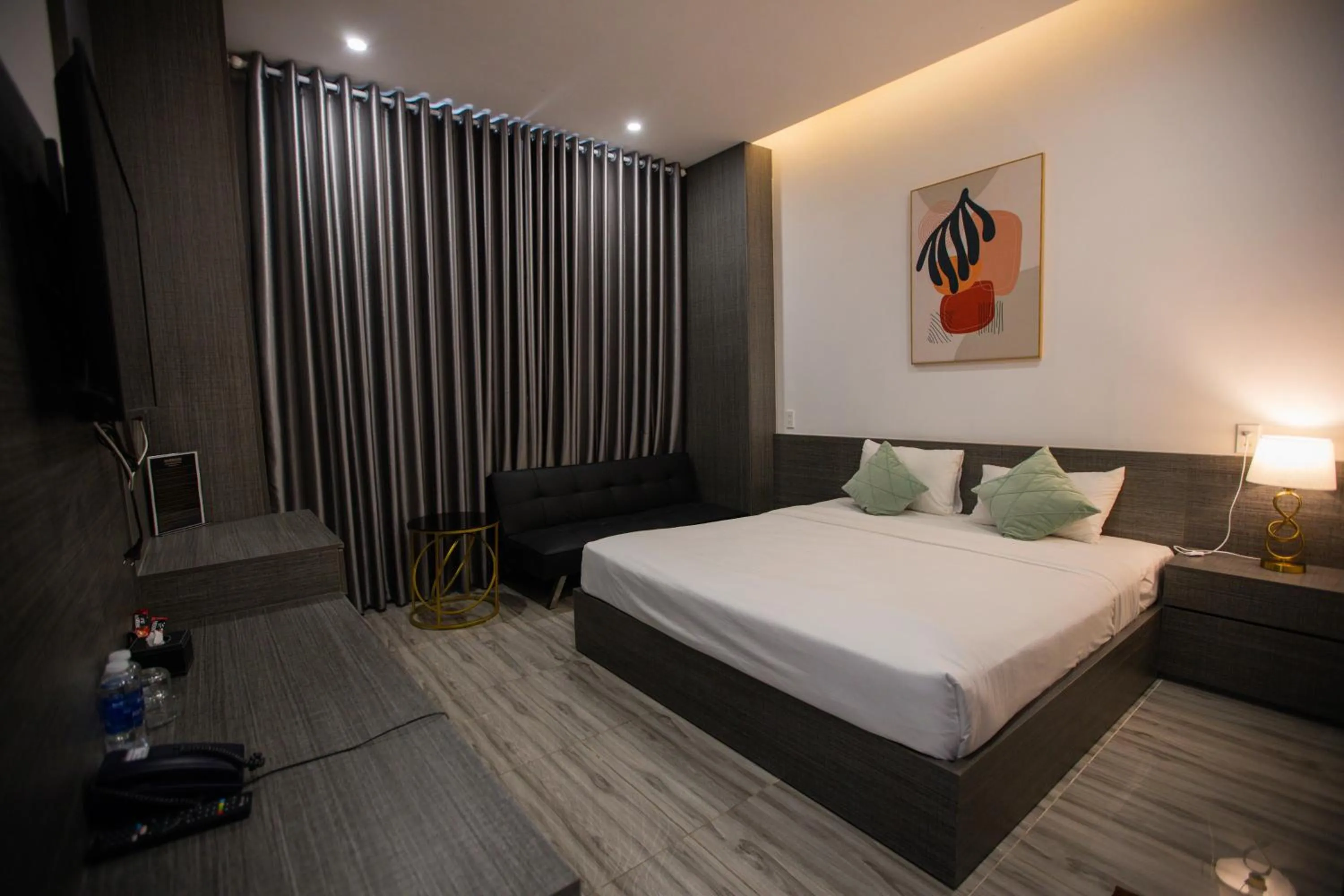 Photo of the whole room, Bed in Riverside 1 Hotel