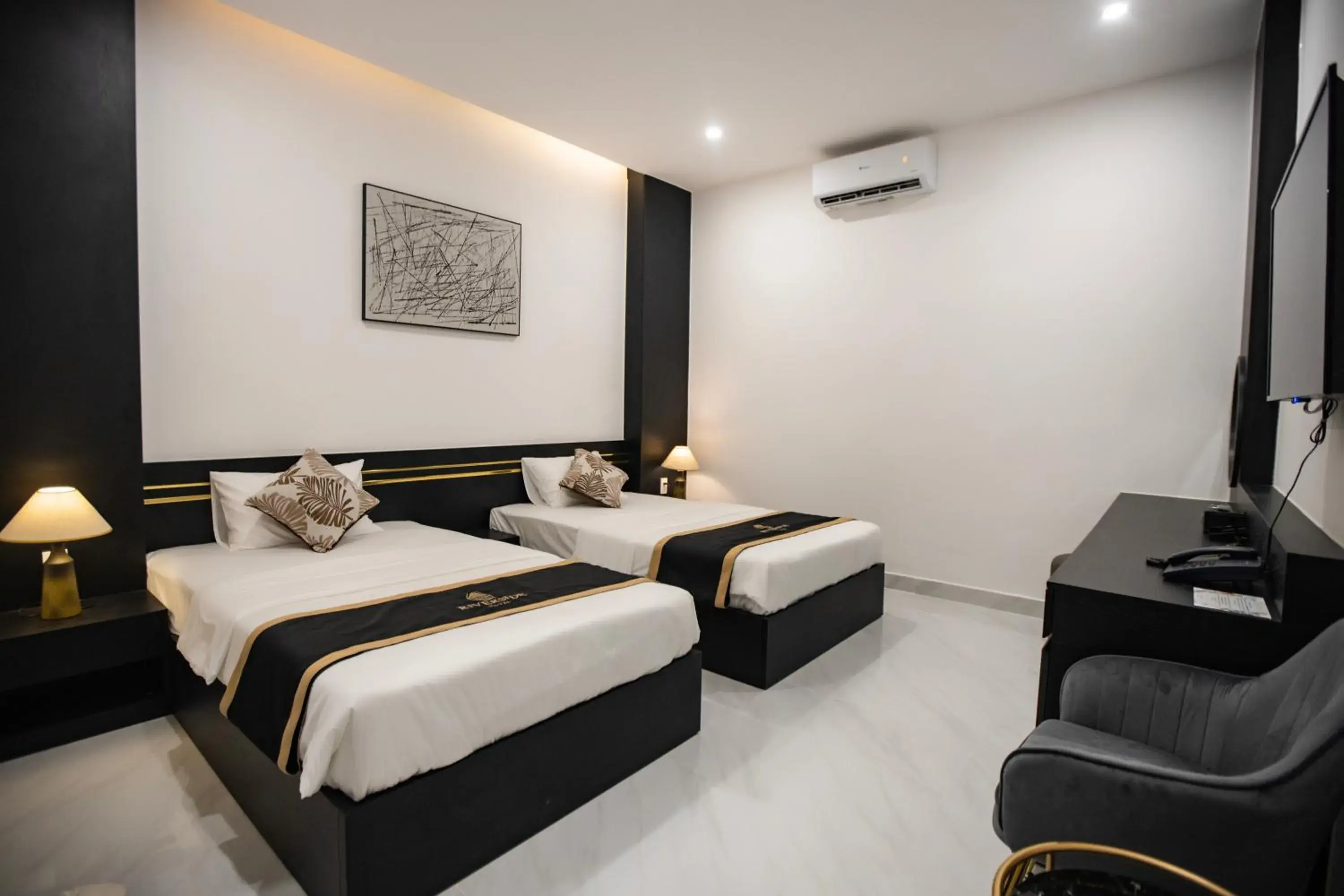 Photo of the whole room, Bed in Riverside 1 Hotel Photo of the whole room, Bed in Riverside 1 Hotel