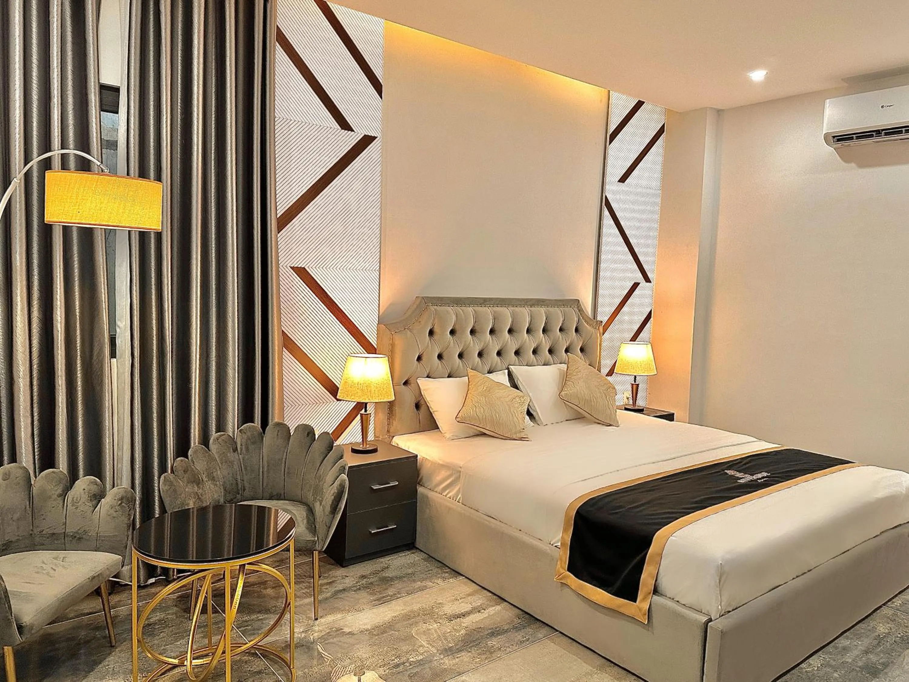 Bed in Riverside 1 Hotel