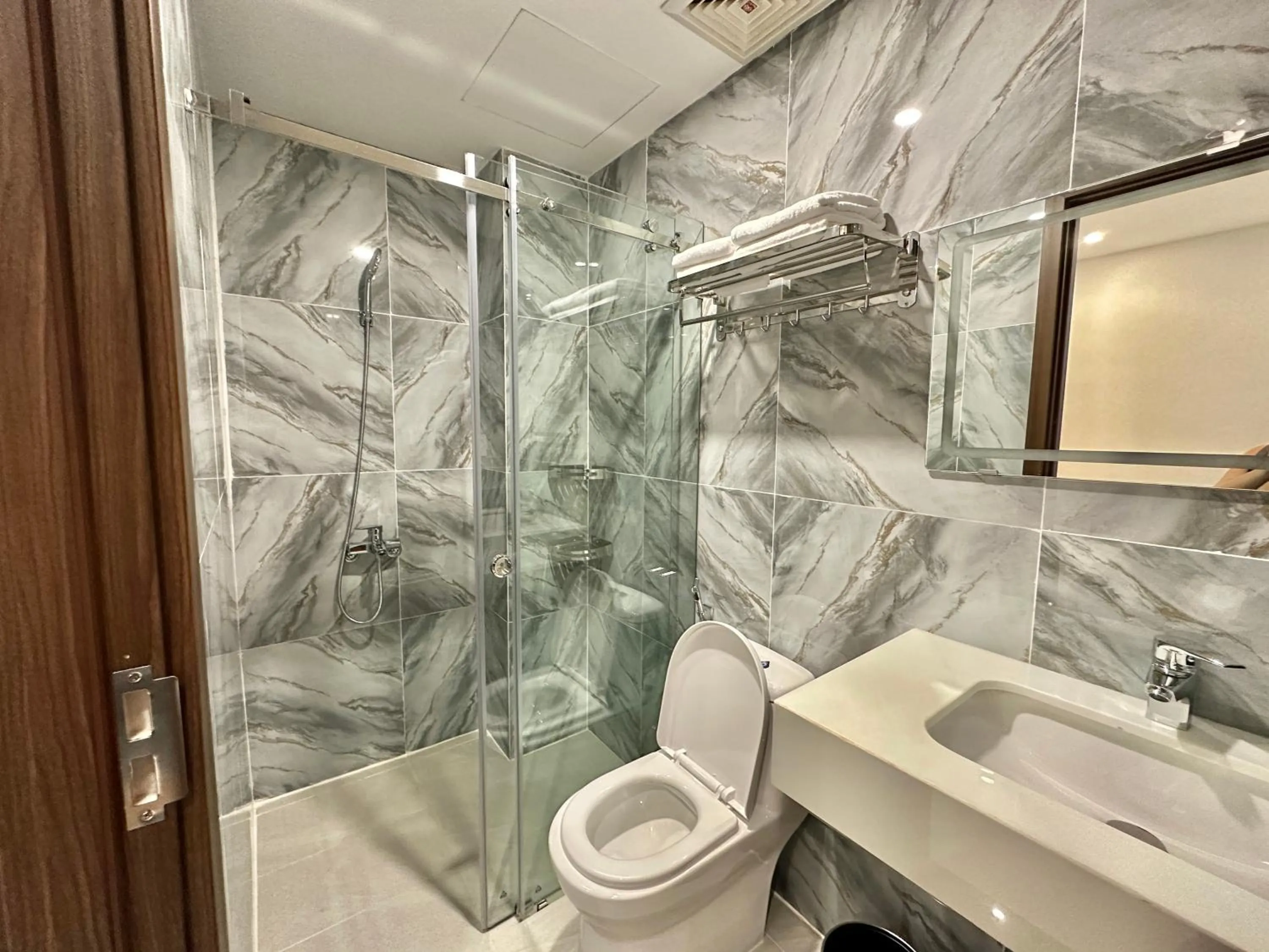 Shower in Riverside 1 Hotel