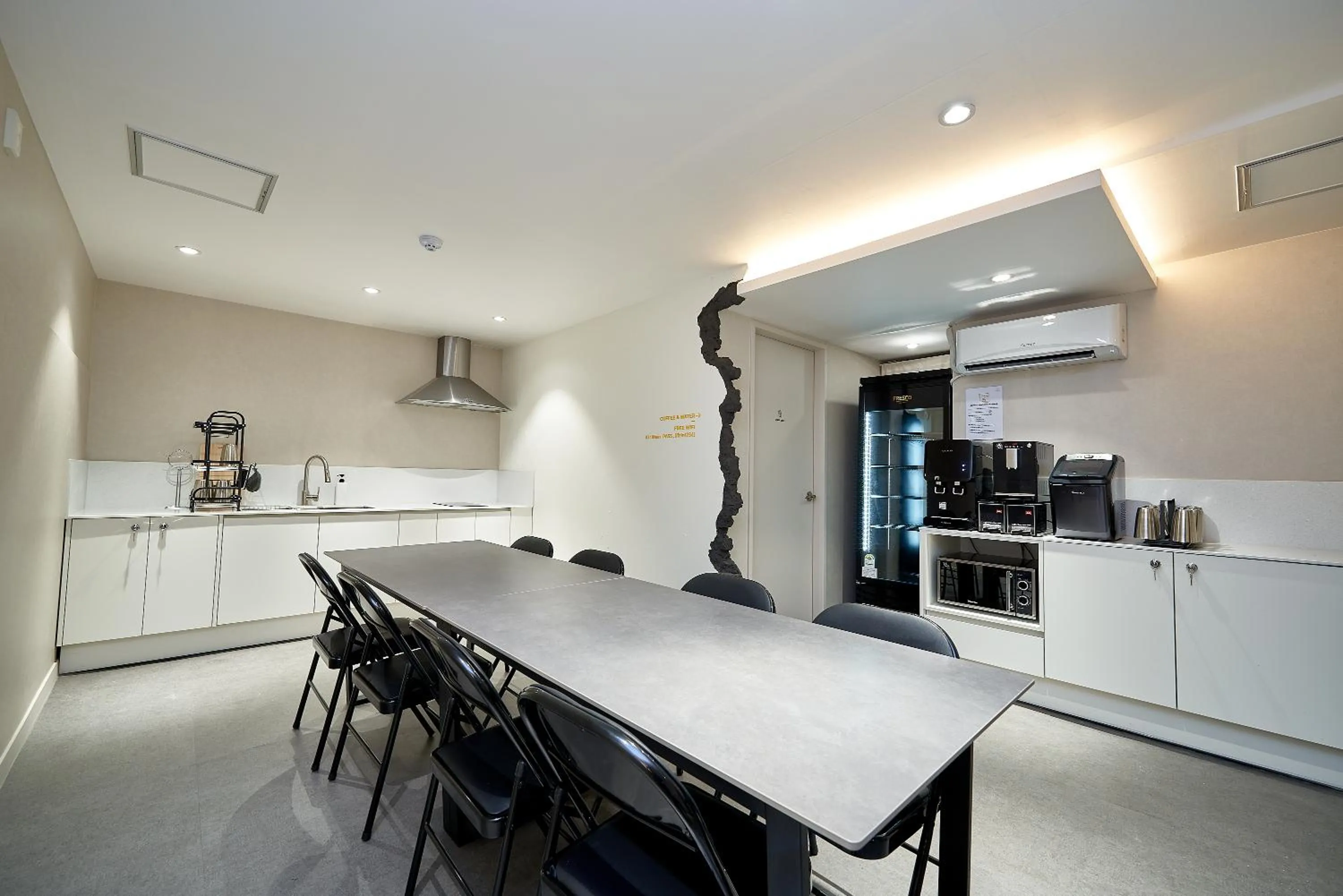 Kitchen or kitchenette in Life in Euljiro