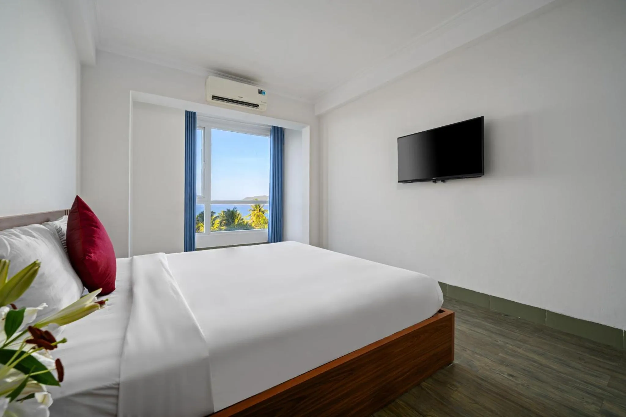 Communal lounge/ TV room, Bed in NAMI HOTEL Nha Trang