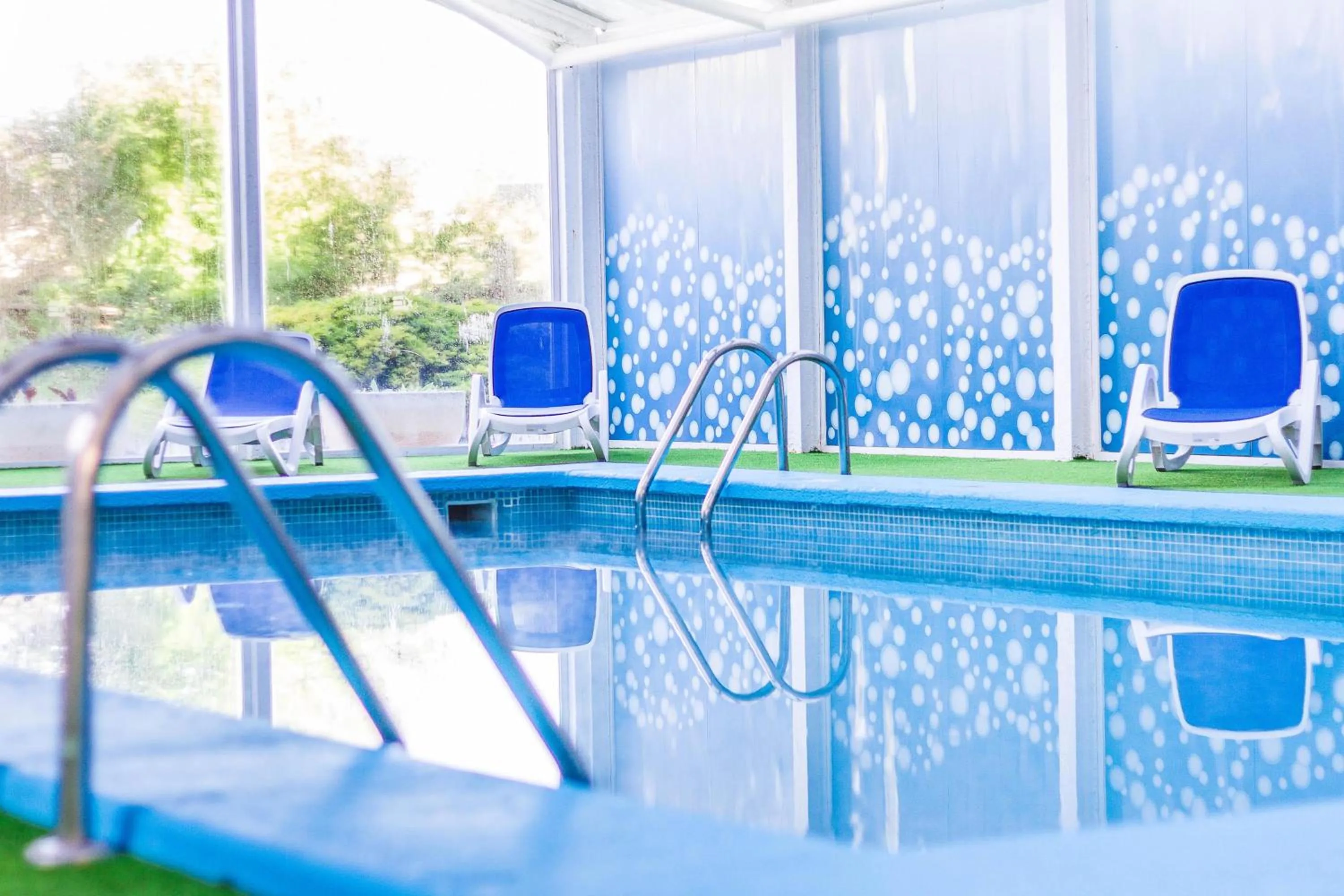 Swimming pool in Eix Platja Daurada Hotel & SPA