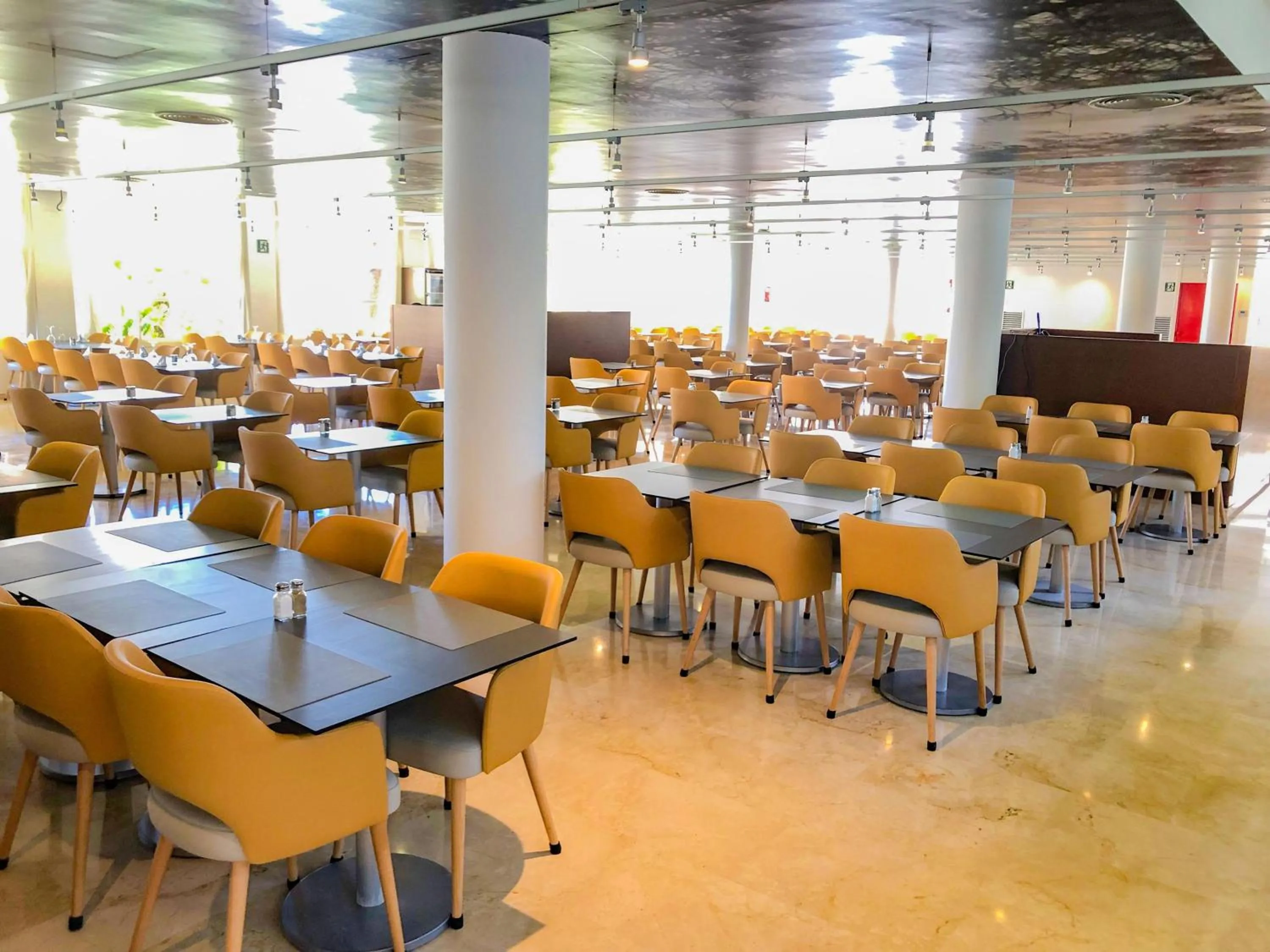 Restaurant/places to eat in Eix Platja Daurada Hotel & SPA