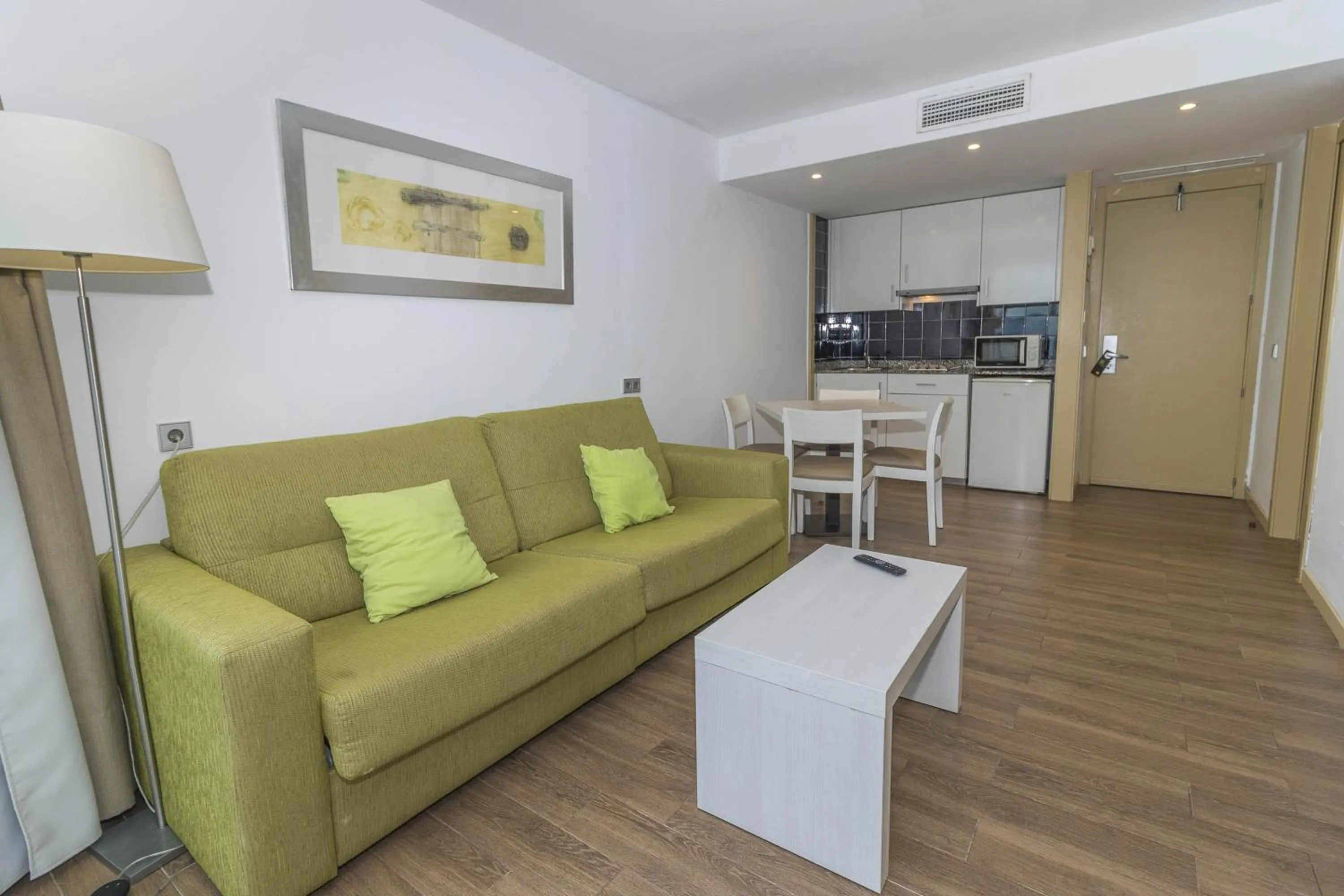 Photo of the whole room in Eix Platja Daurada Hotel & SPA