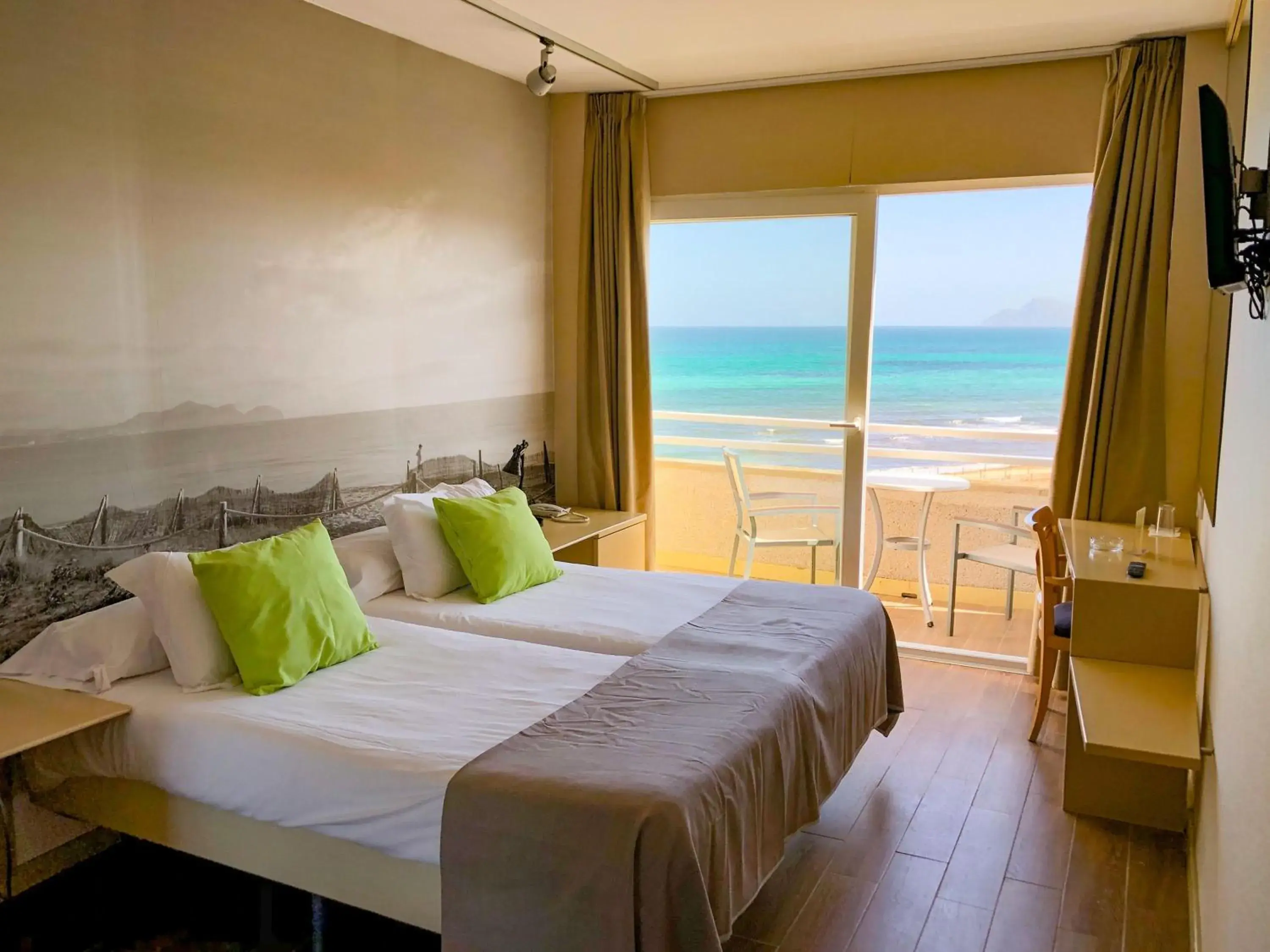 Photo of the whole room, Bed in Eix Platja Daurada Hotel & SPA Photo of the whole room, Bed in Eix Platja Daurada Hotel & SPA