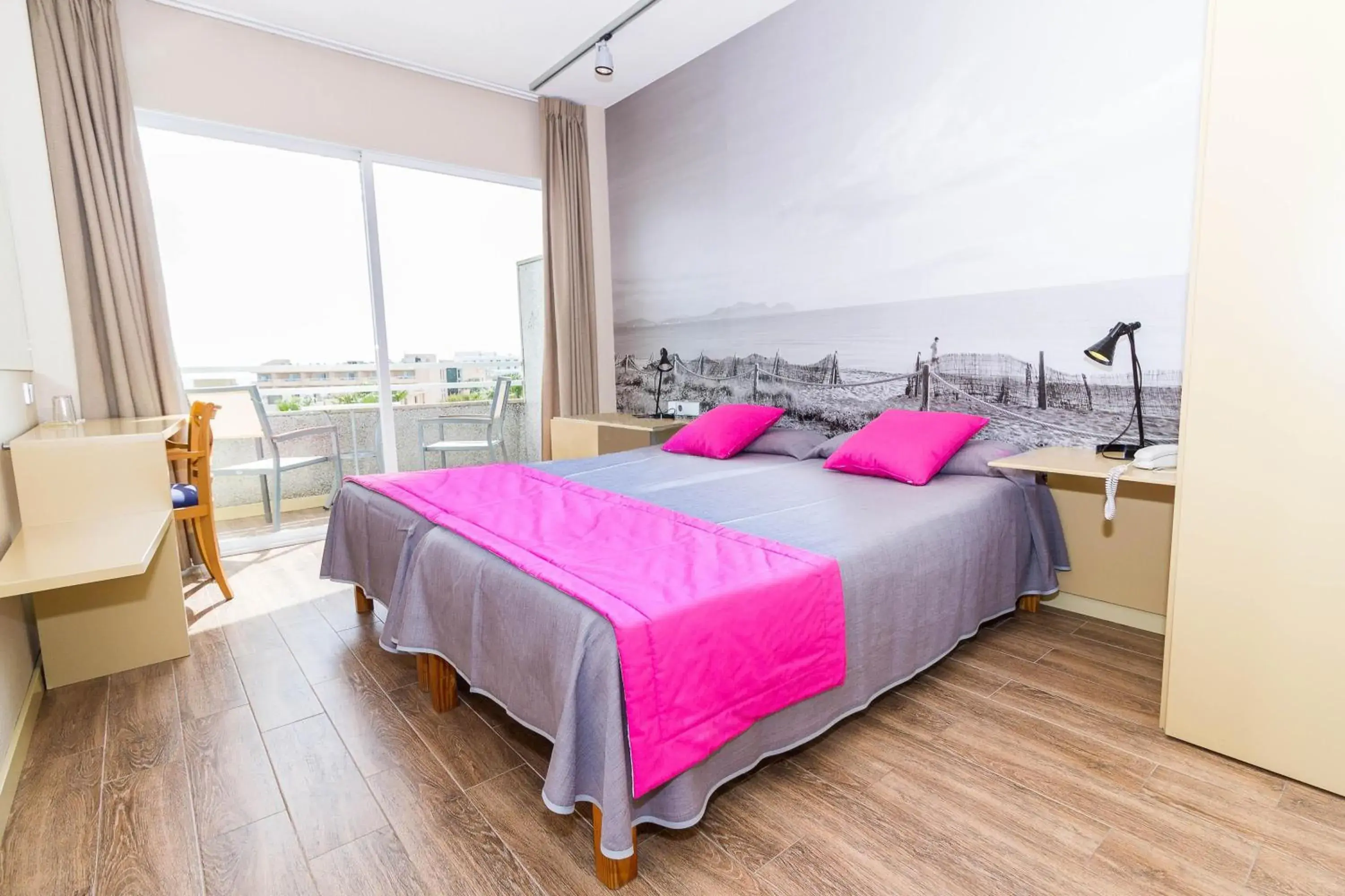 Photo of the whole room, Bed in Eix Platja Daurada Hotel & SPA Photo of the whole room, Bed in Eix Platja Daurada Hotel & SPA