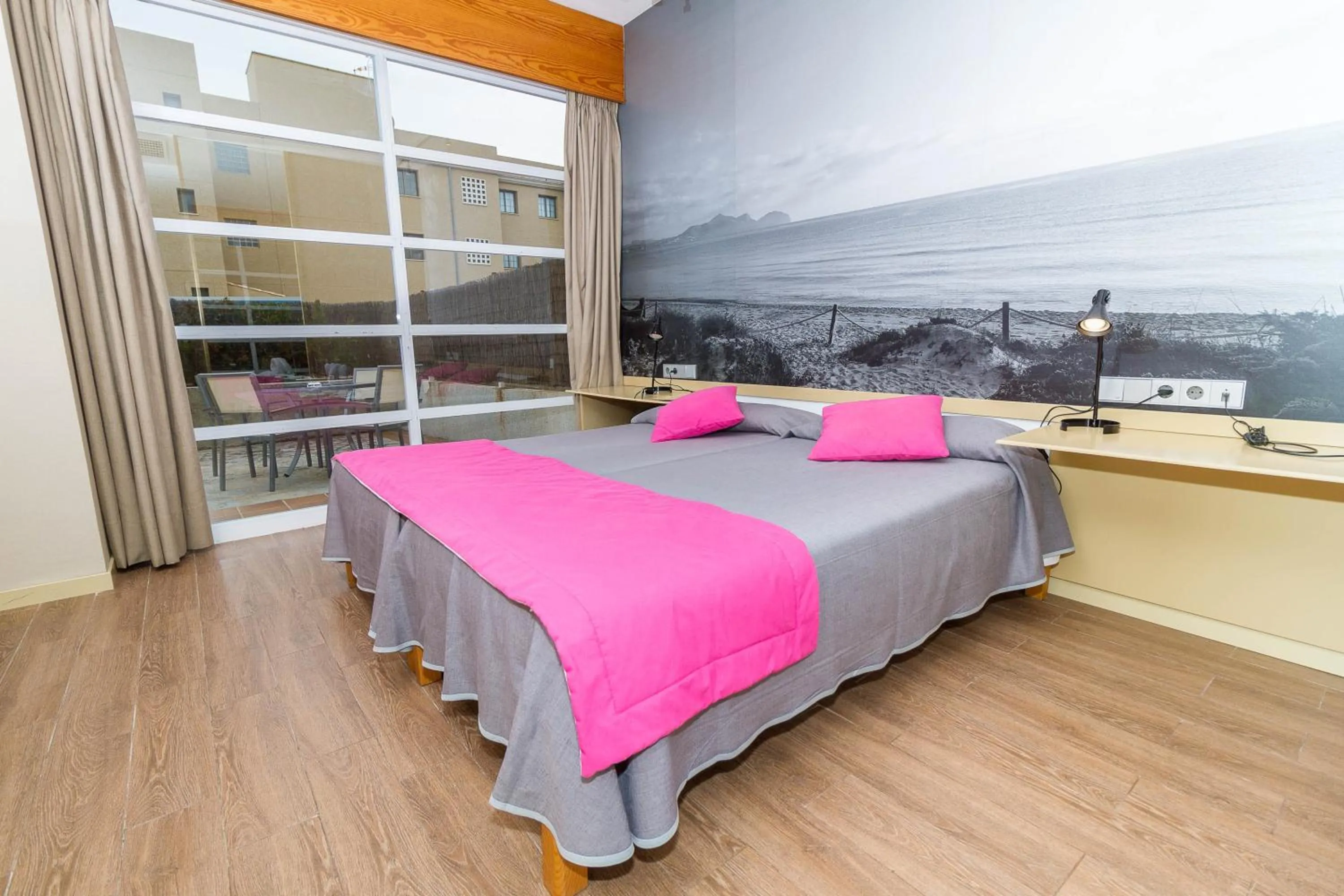 Photo of the whole room, Bed in Eix Platja Daurada Hotel & SPA