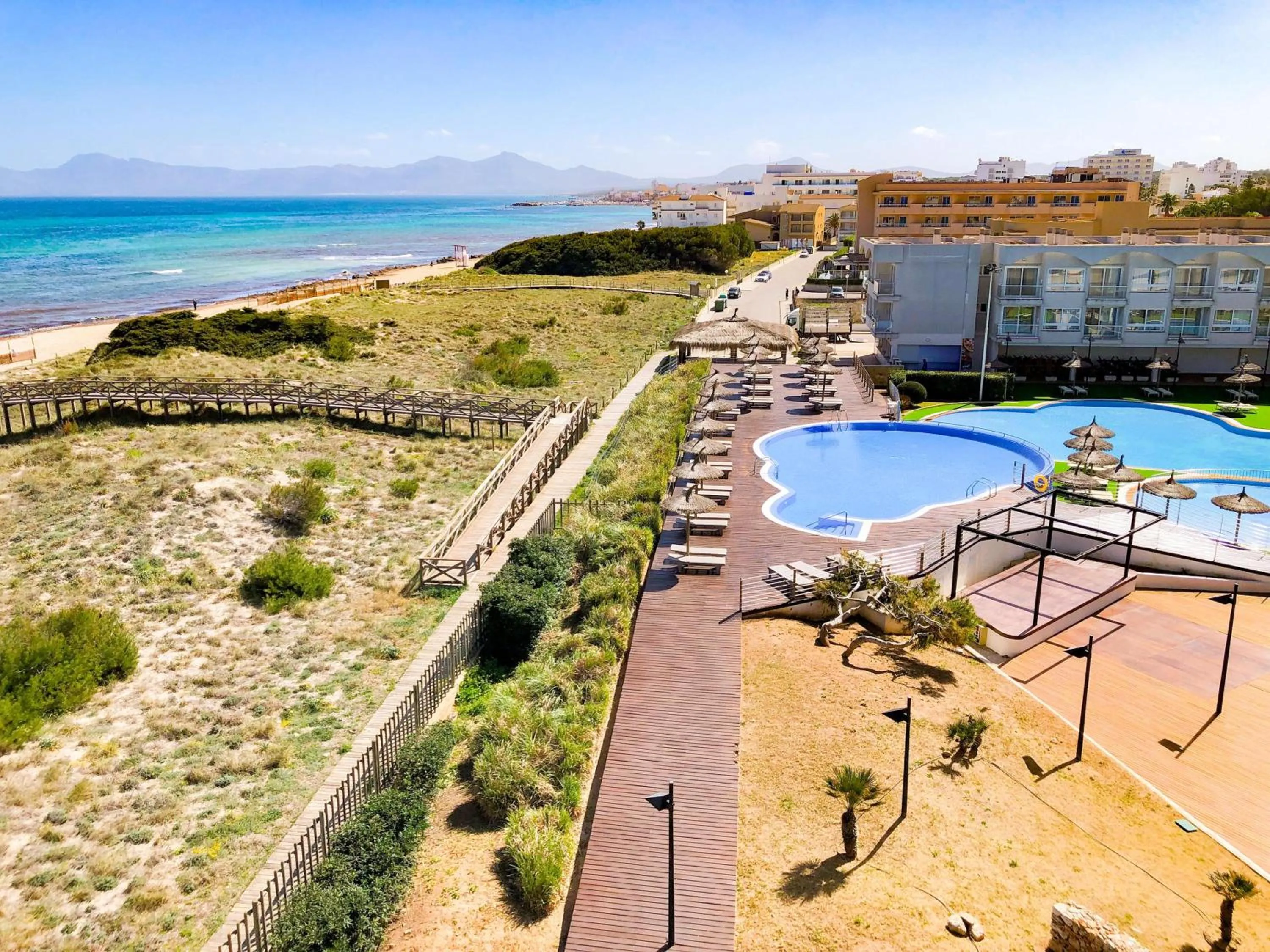 Swimming pool in Eix Platja Daurada Hotel & SPA