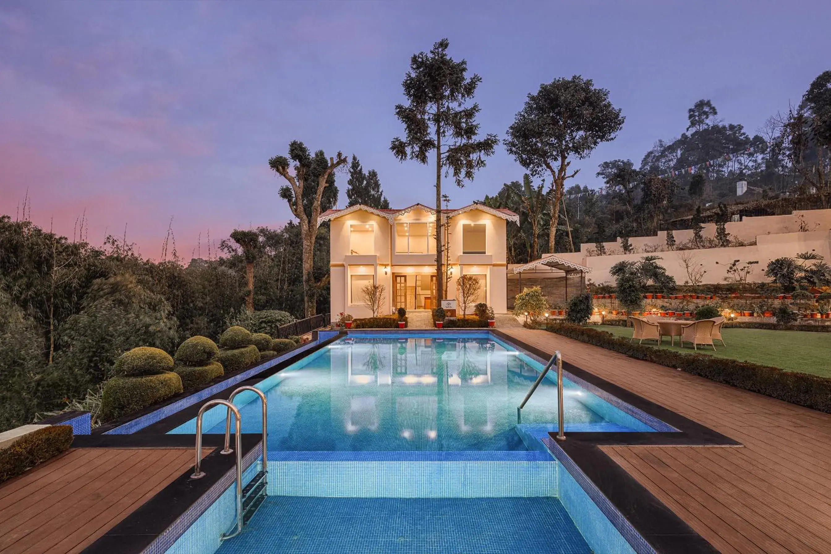 Swimming pool in Fortune Resort Kalimpong - Member ITC Hotels' Group Swimming pool in Fortune Resort Kalimpong - Member ITC Hotels' Group