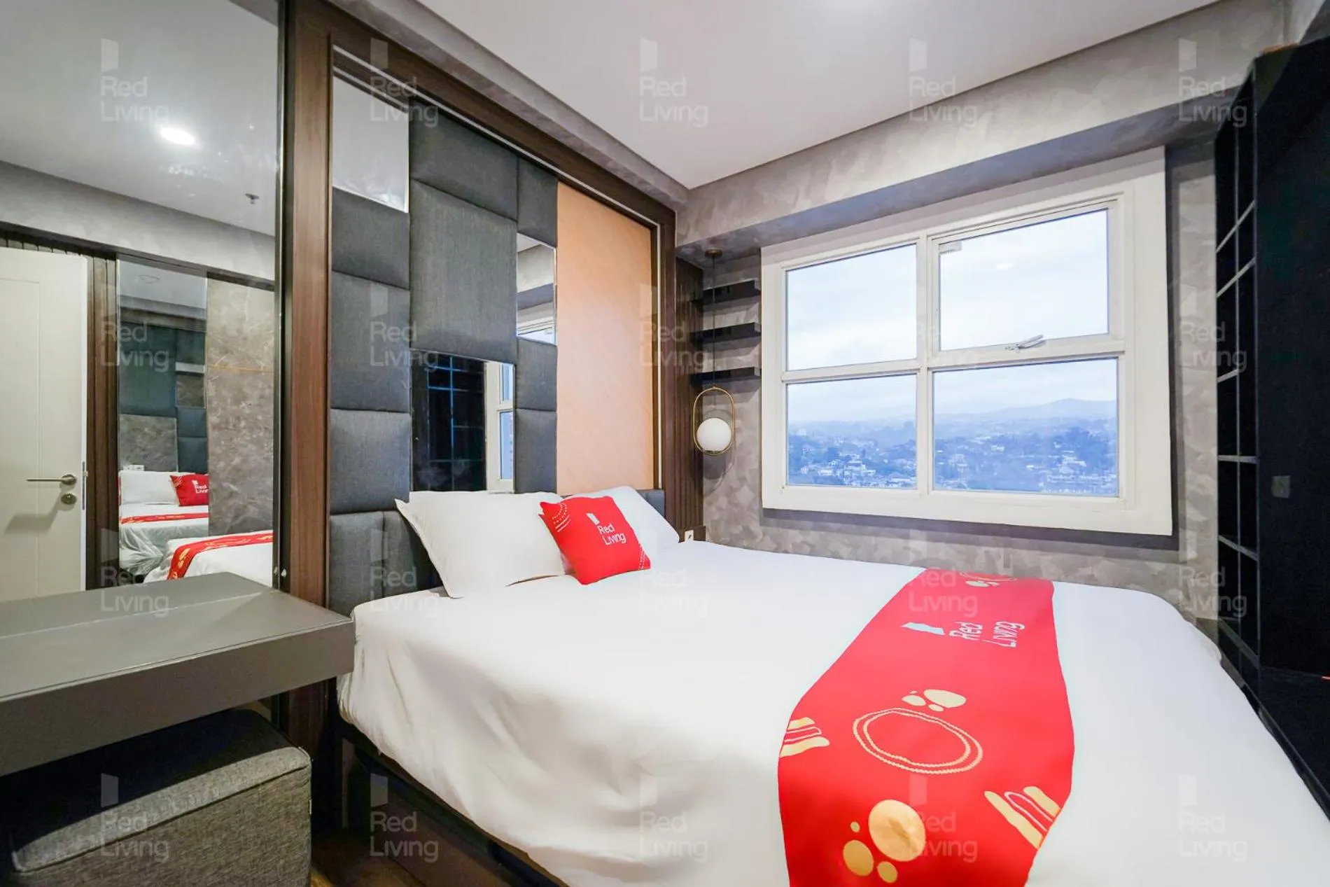 Bedroom in RedLiving Apartemen Parahyangan Residence - Anton Rooms