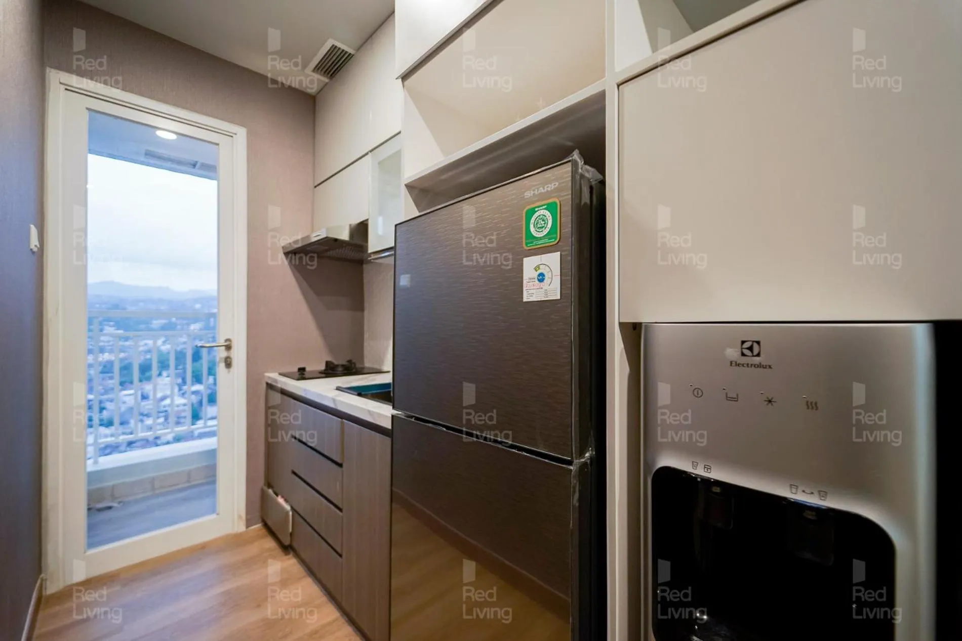 Kitchen or kitchenette in RedLiving Apartemen Parahyangan Residence - Anton Rooms