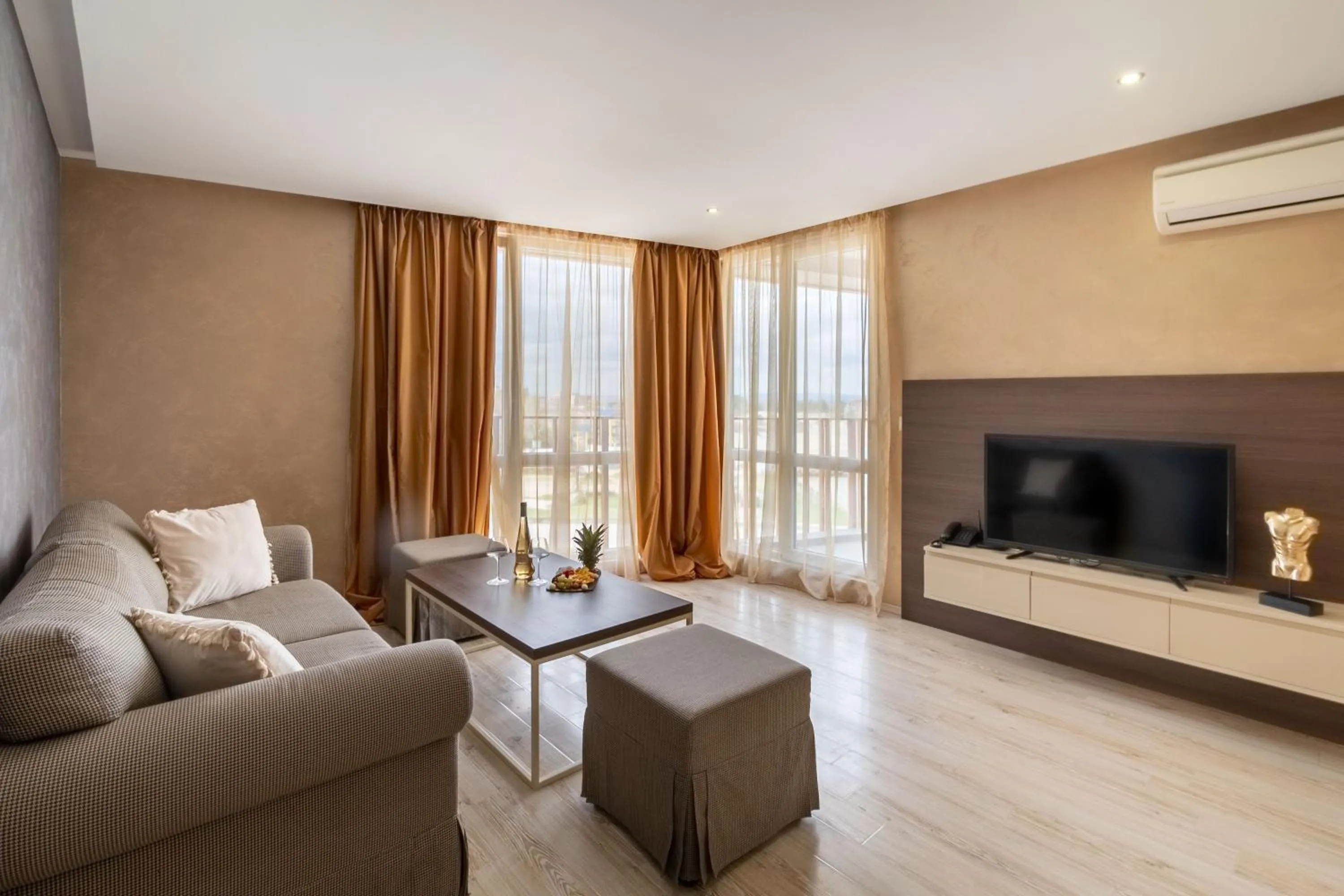 Living room in Paradiso Dreams Hotel