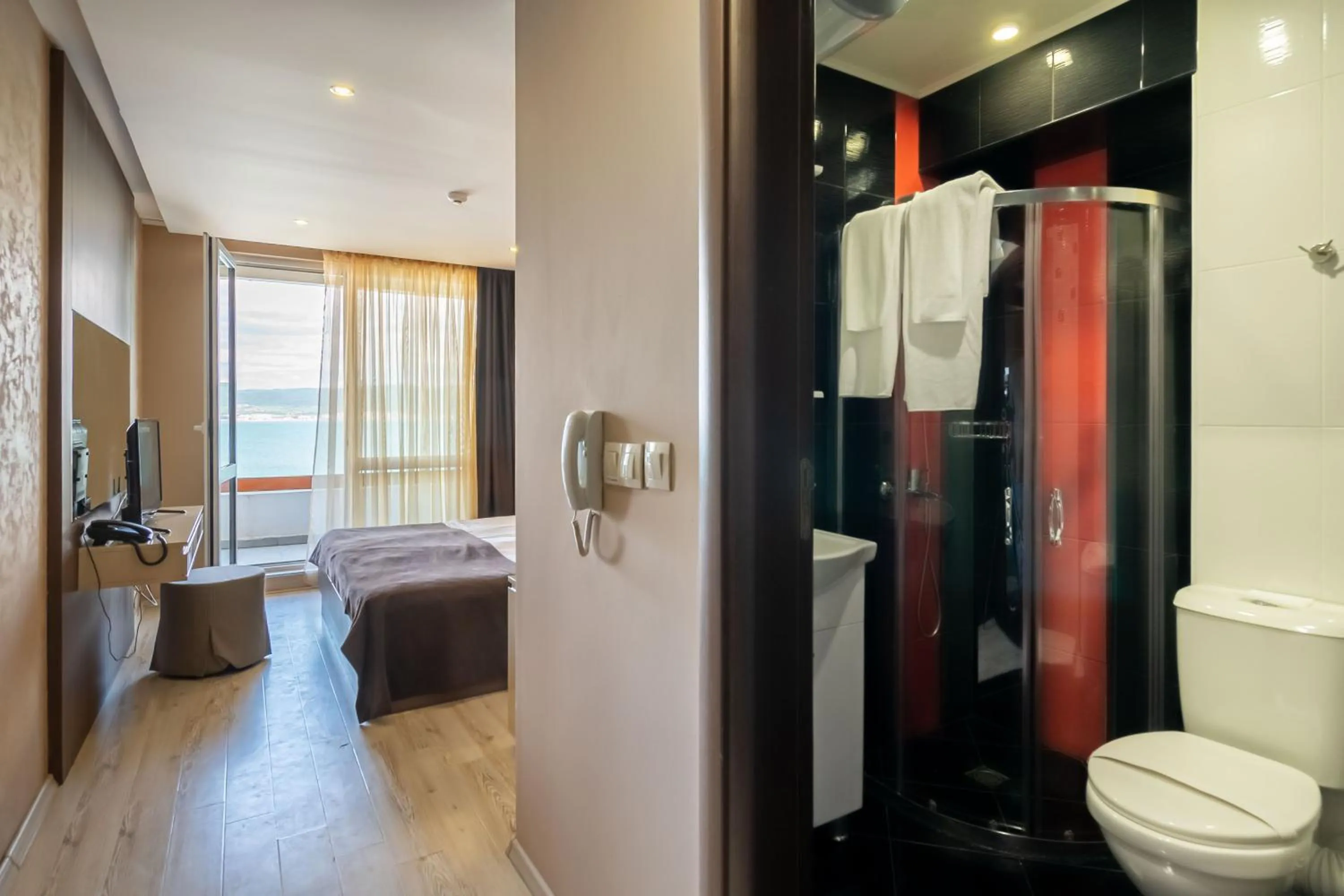 Toilet, Bed in Paradiso Dreams Hotel