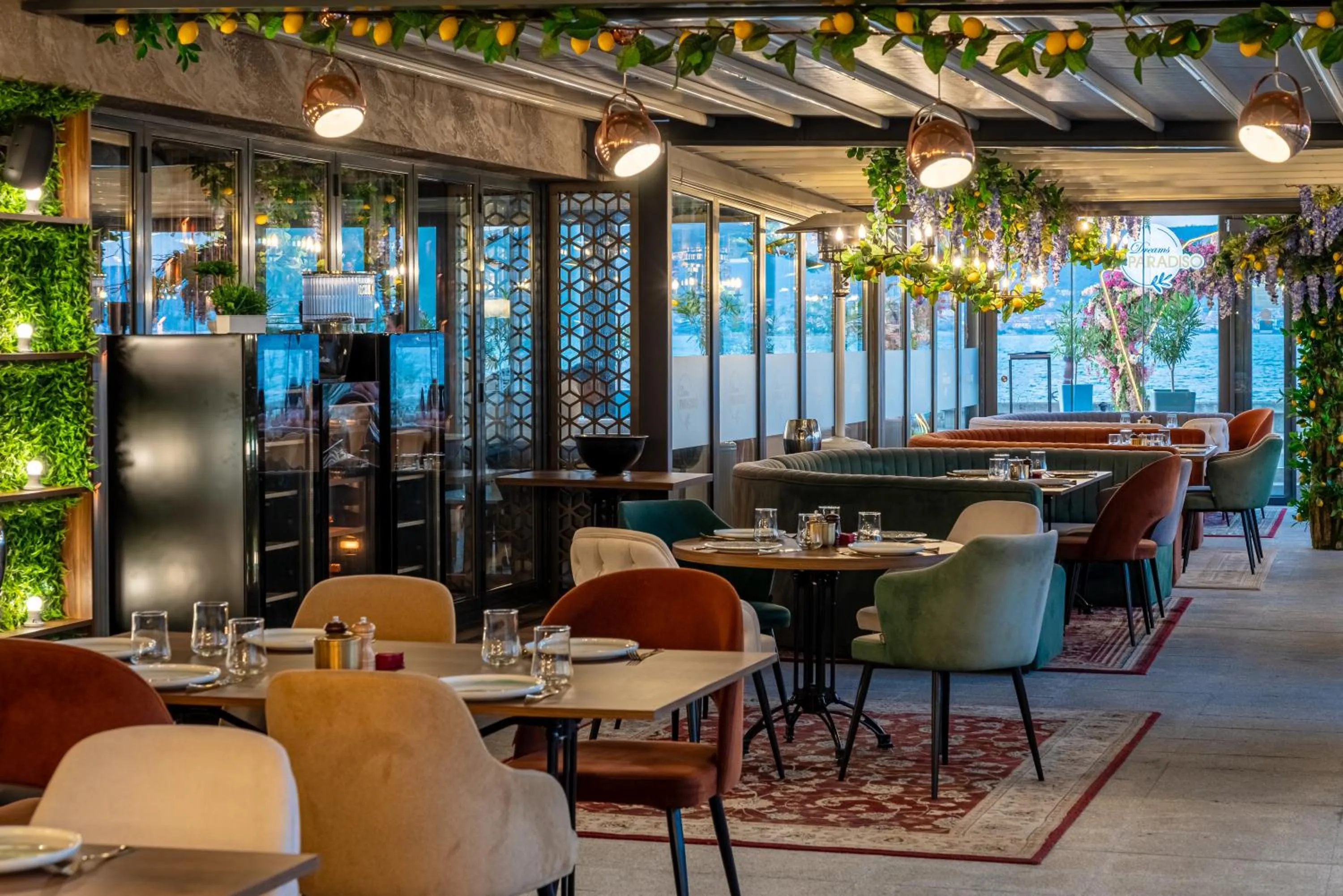 Restaurant/places to eat in Paradiso Dreams Hotel