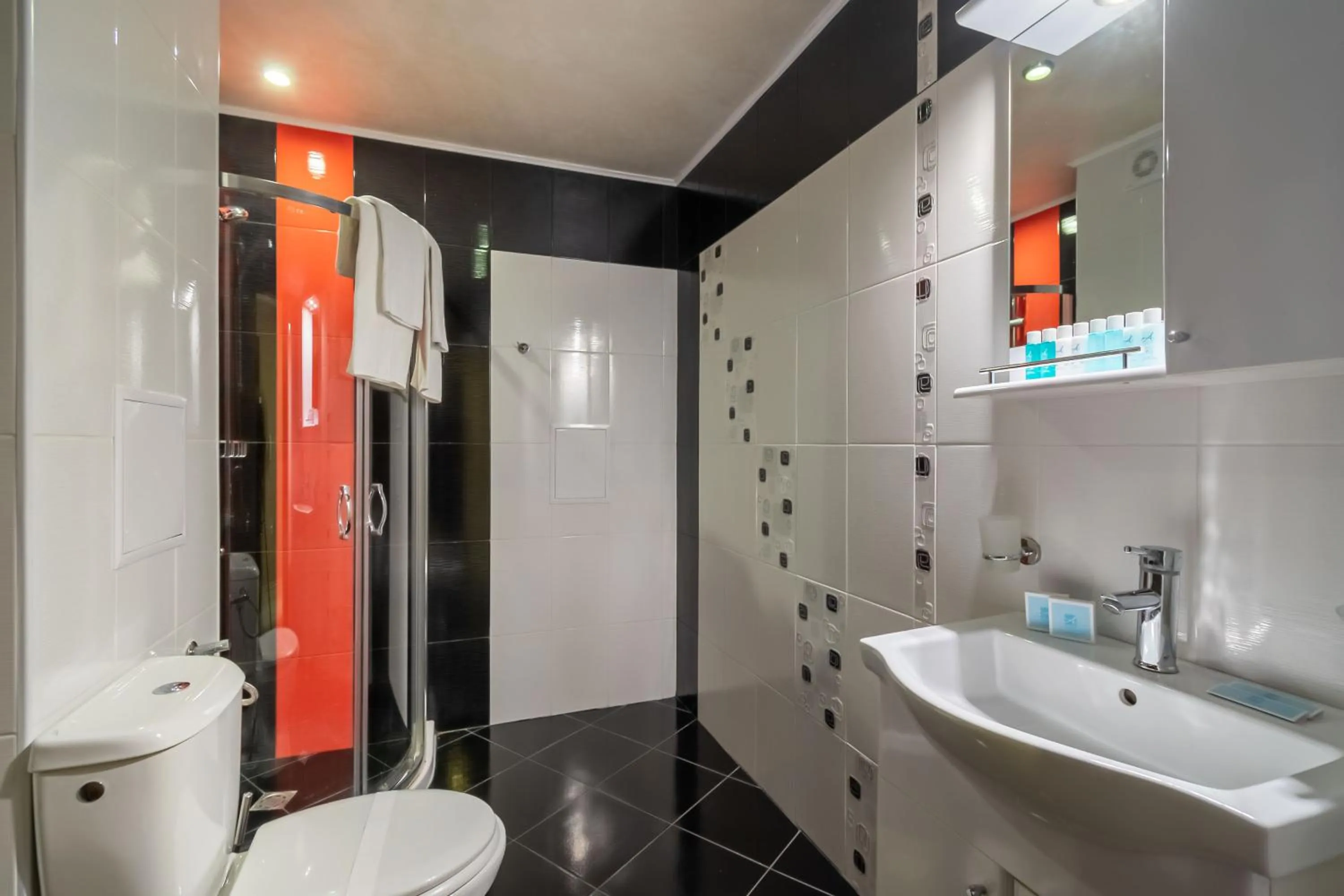 Toilet in Paradiso Dreams Hotel