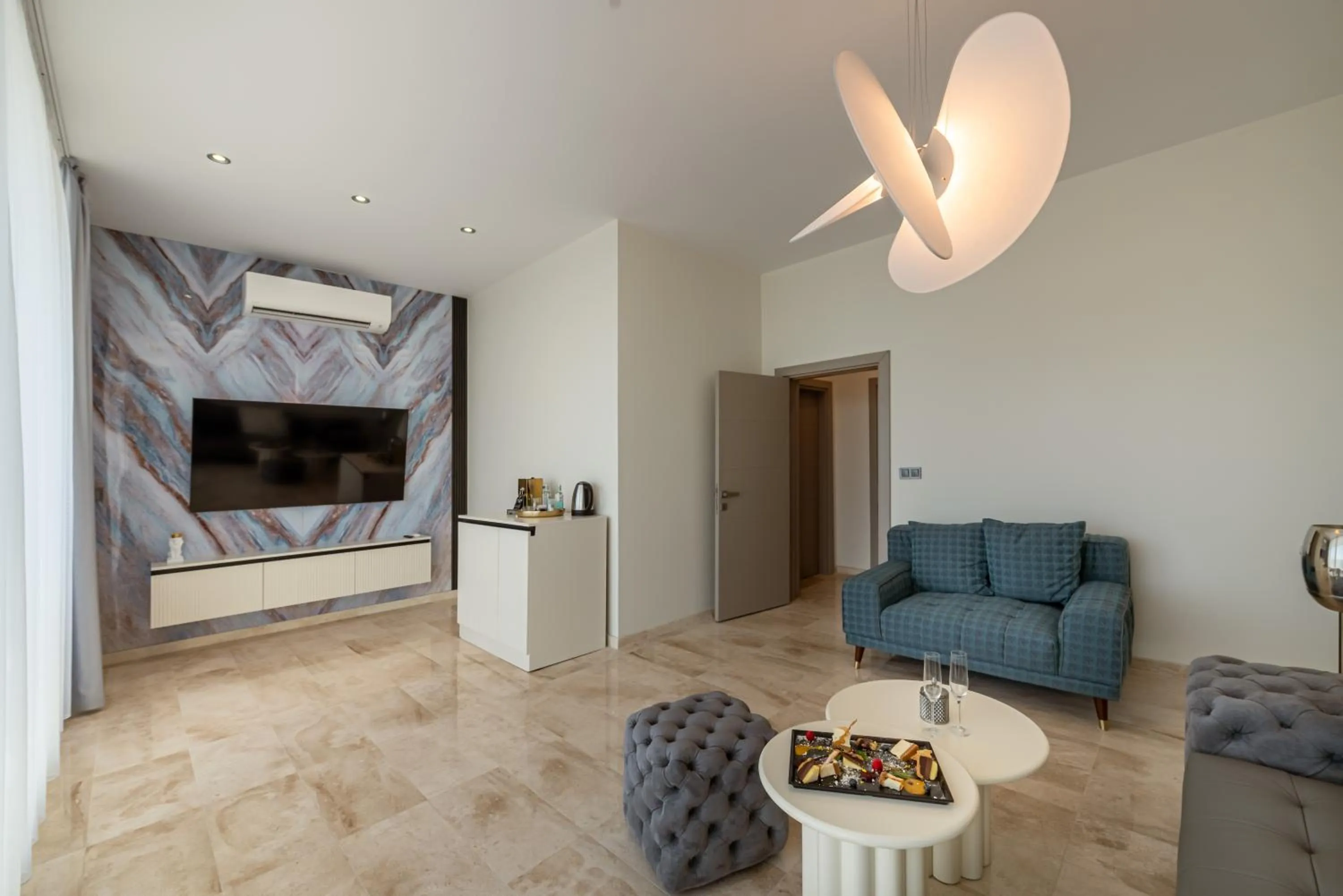 Communal lounge/ TV room in Paradiso Dreams Hotel