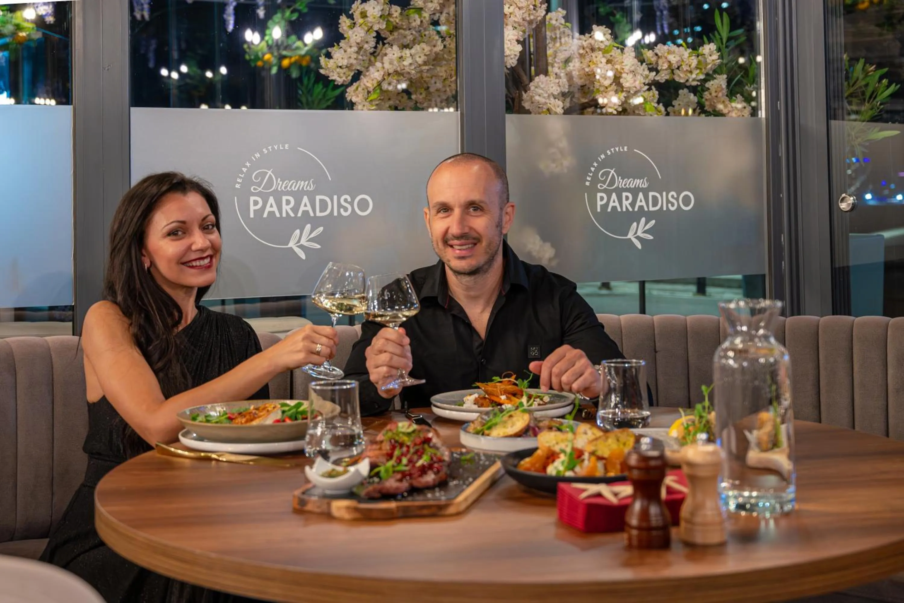 Restaurant/places to eat in Paradiso Dreams Hotel
