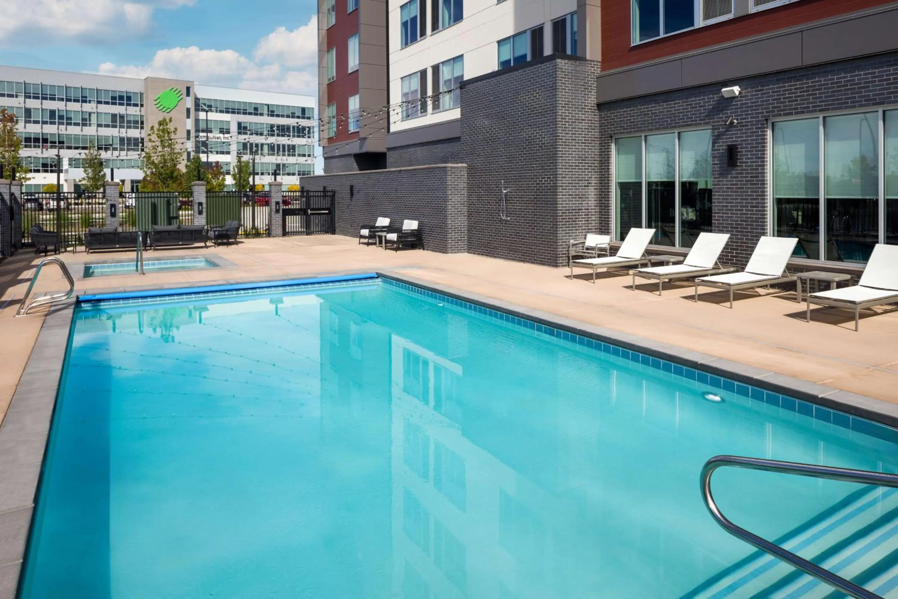 Swimming pool in Hyatt Place Boise-Meridian