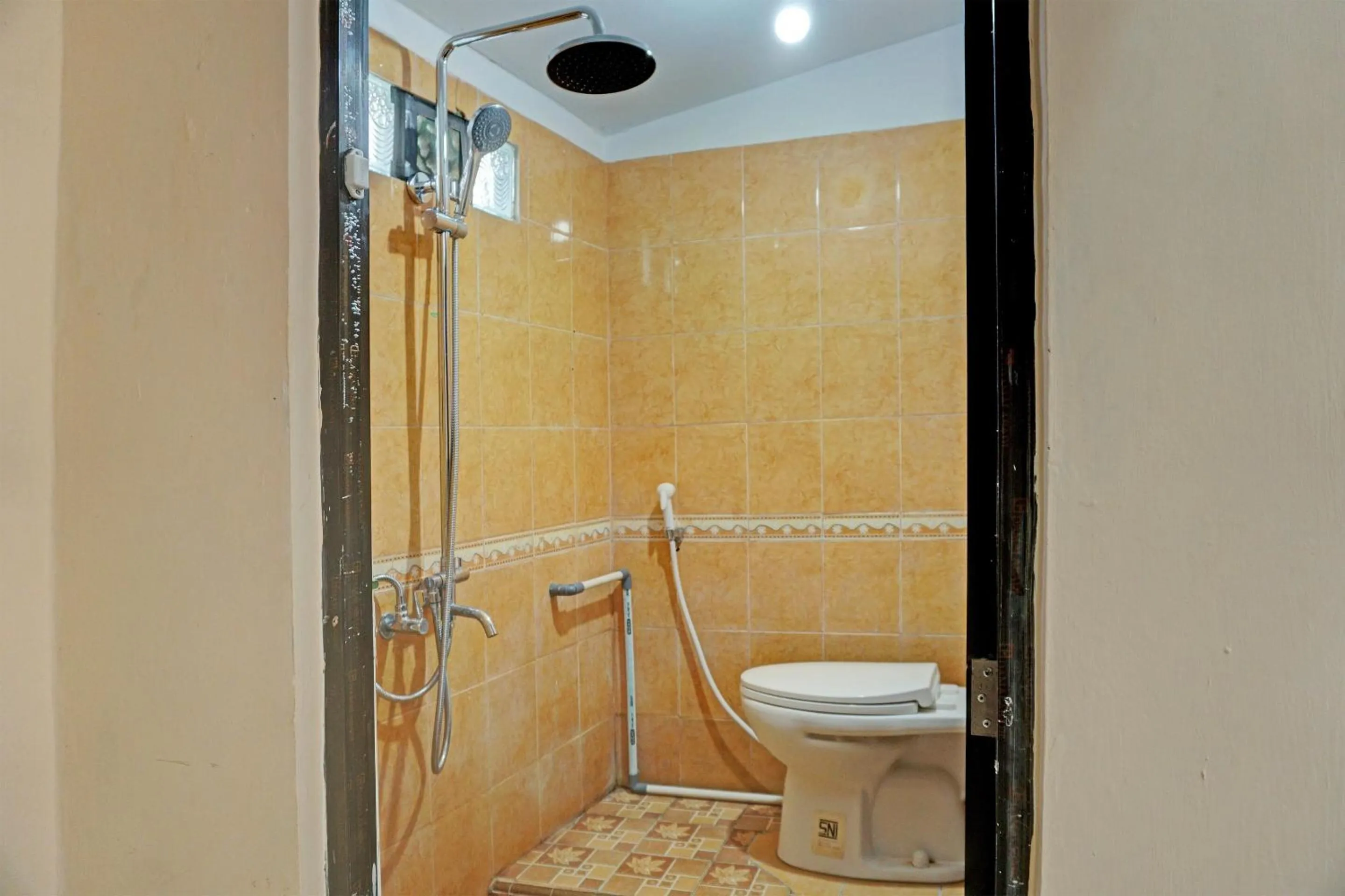 Bathroom in Capital O 92316 Wisma Widya Loka Pratama Near Futsal Tebing Gading