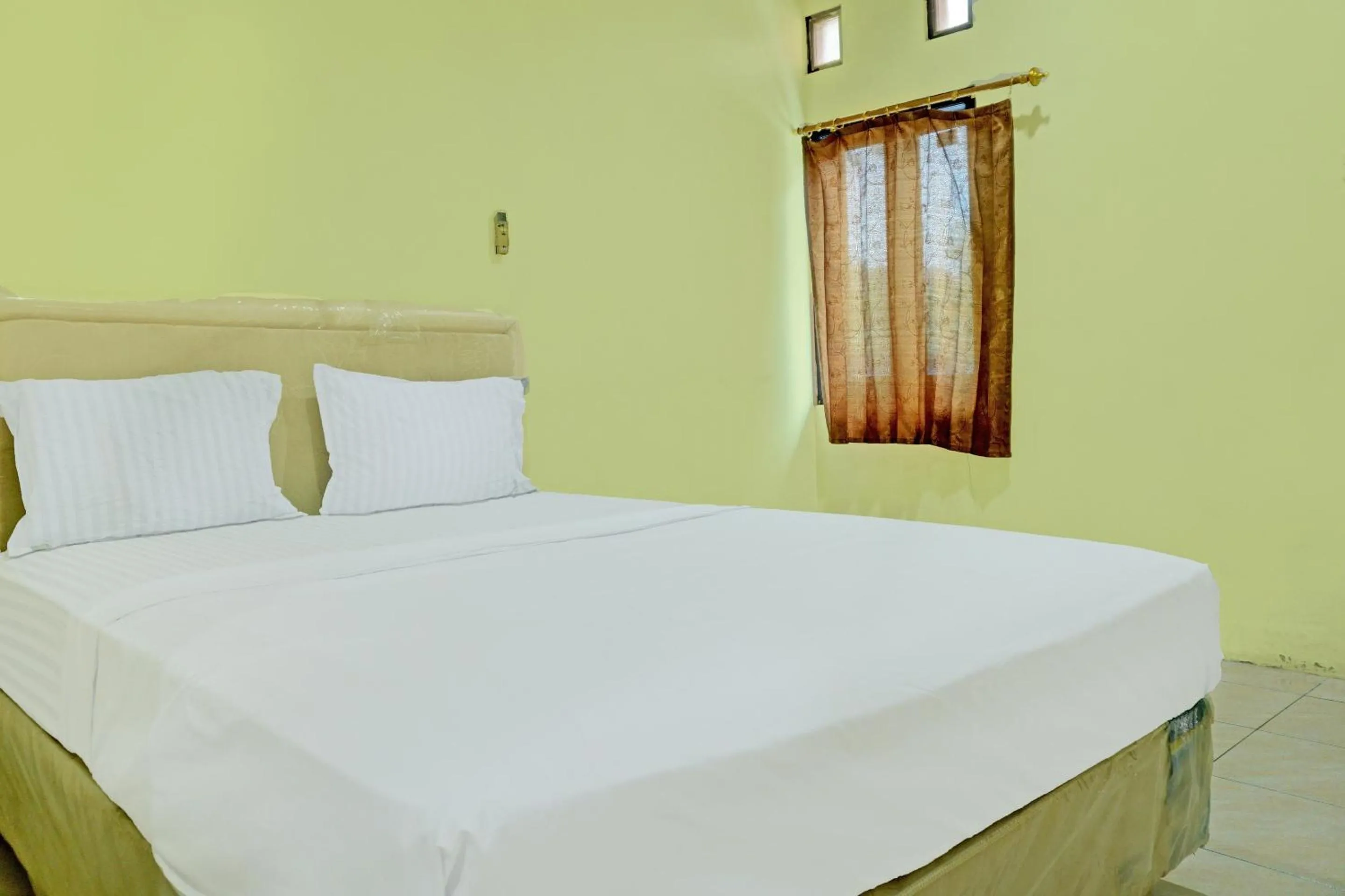 Bedroom, Bed in Capital O 92316 Wisma Widya Loka Pratama Near Futsal Tebing Gading