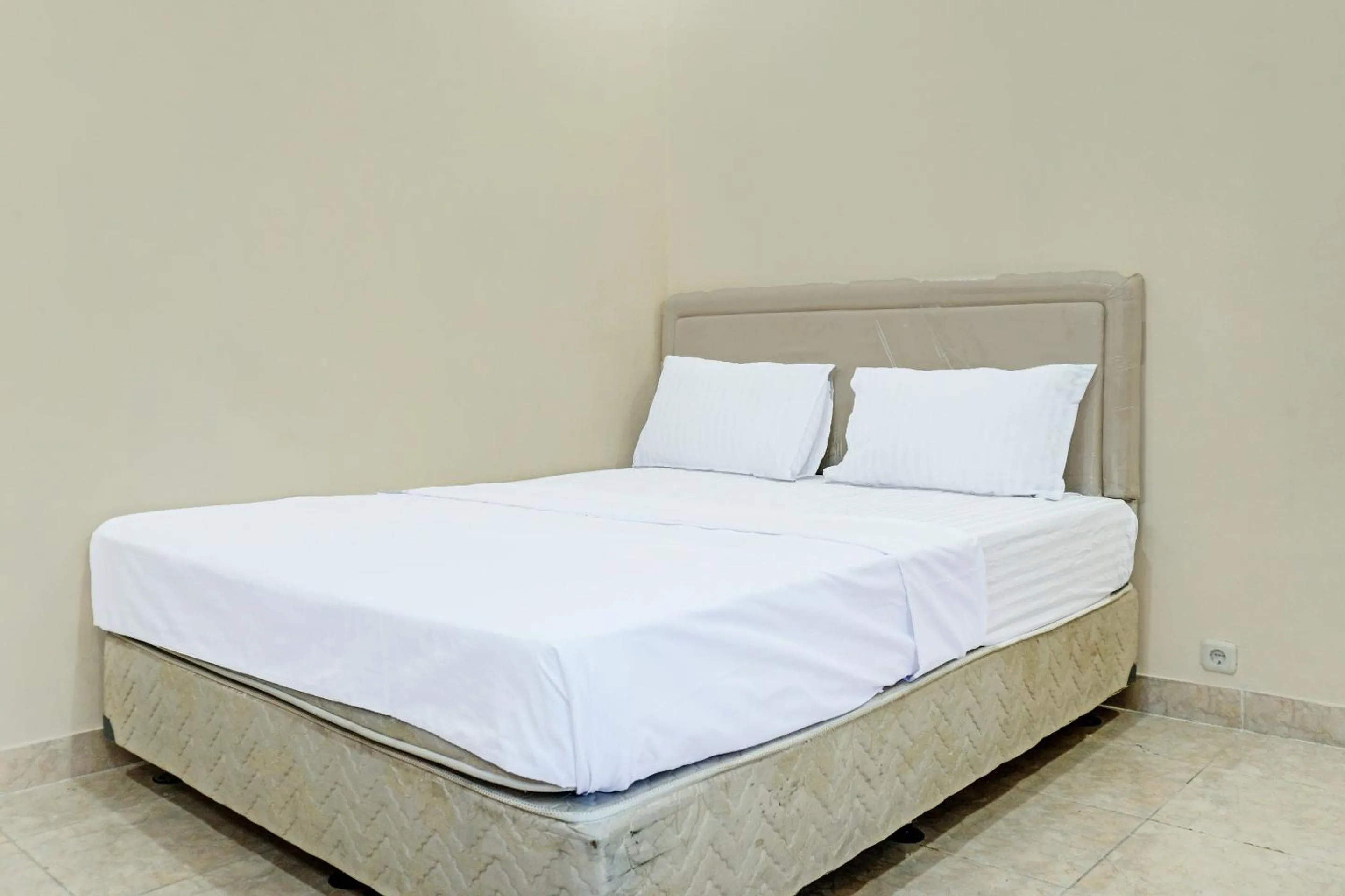 Bedroom, Bed in Capital O 92316 Wisma Widya Loka Pratama Near Futsal Tebing Gading