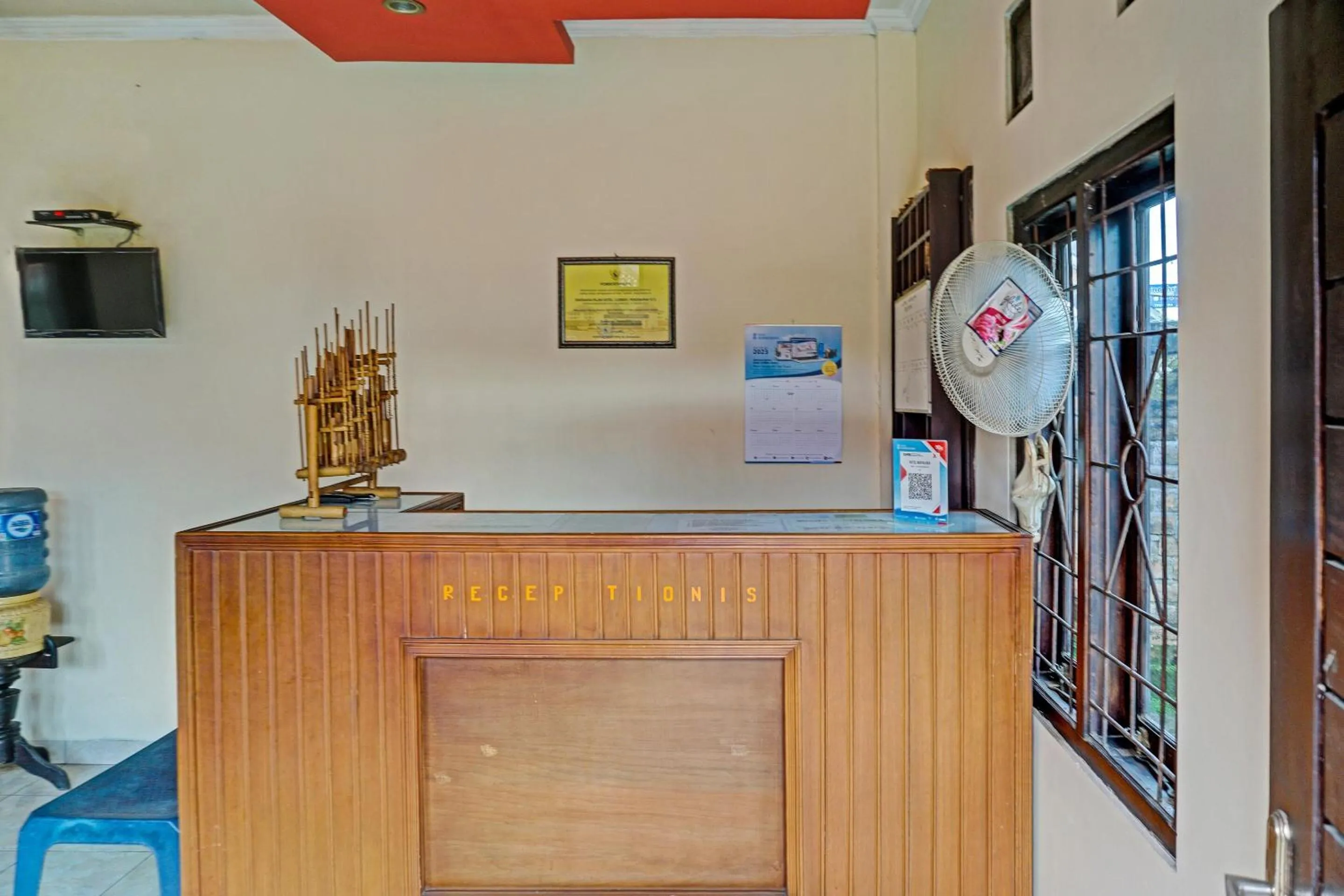 Lobby or reception in Capital O 92316 Wisma Widya Loka Pratama Near Futsal Tebing Gading