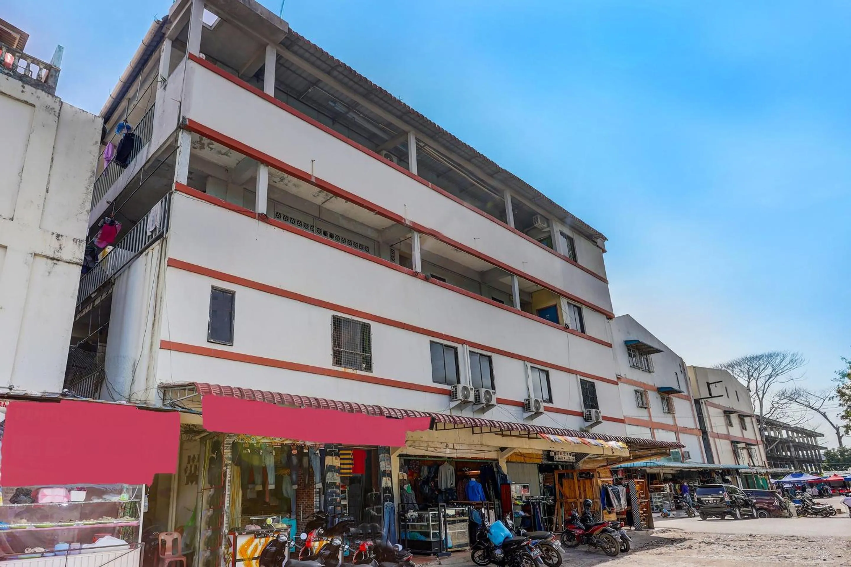Facade/entrance in Hotel O Hasan House SyariahNearPelabuhan Feri Harbor Bay