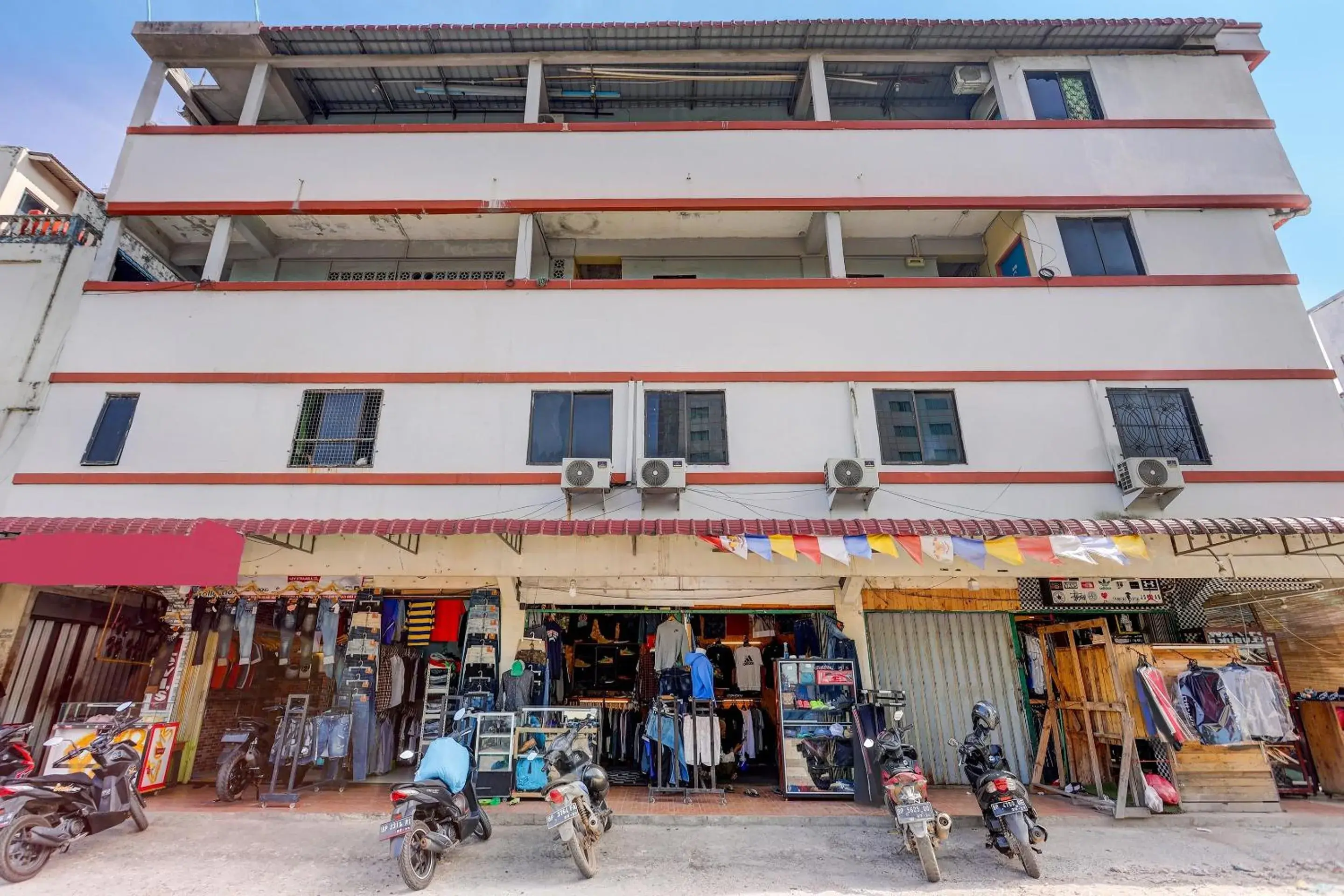 Facade/entrance in Hotel O Hasan House SyariahNearPelabuhan Feri Harbor Bay Facade/entrance in Hotel O Hasan House SyariahNearPelabuhan Feri Harbor Bay