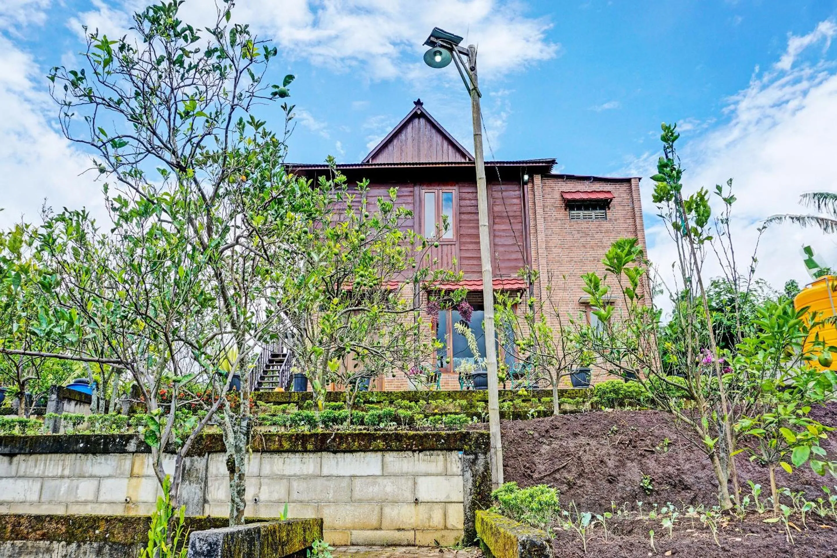 Facade/entrance in OYO Life 92321 Abiyan Villa Homestay Syariah