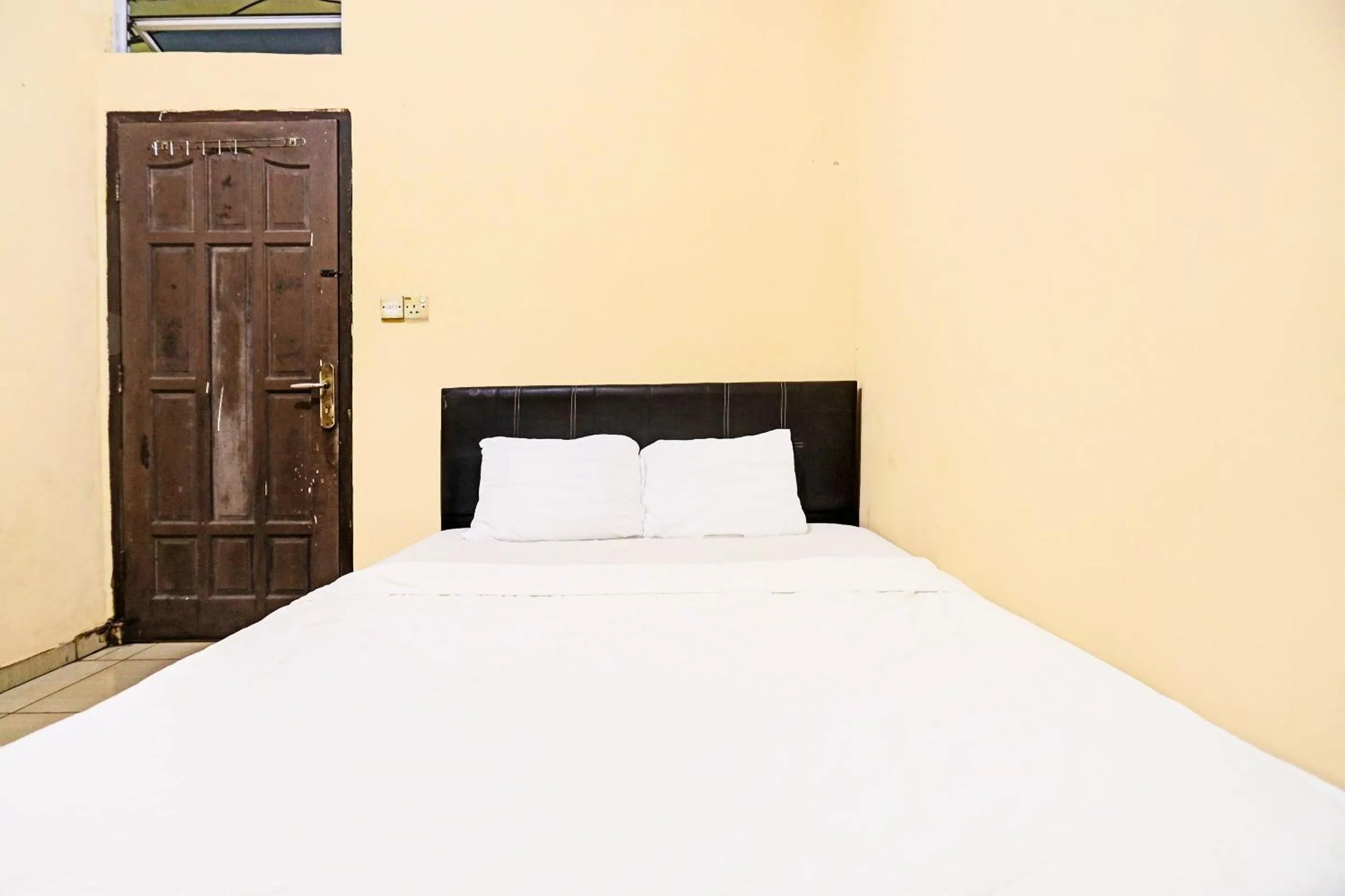 Bedroom, Bed in Hotel O Ririn Homestay
