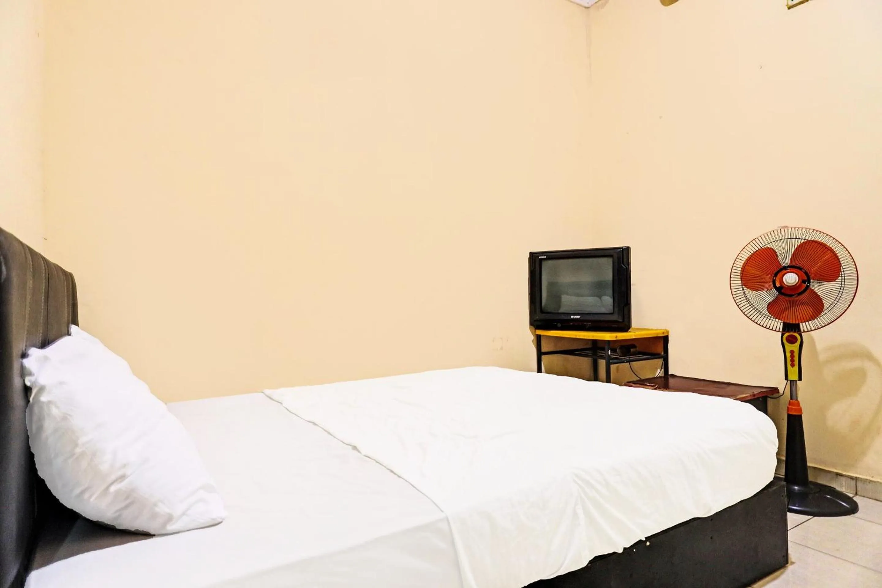 Bedroom, Bed in Hotel O Ririn Homestay