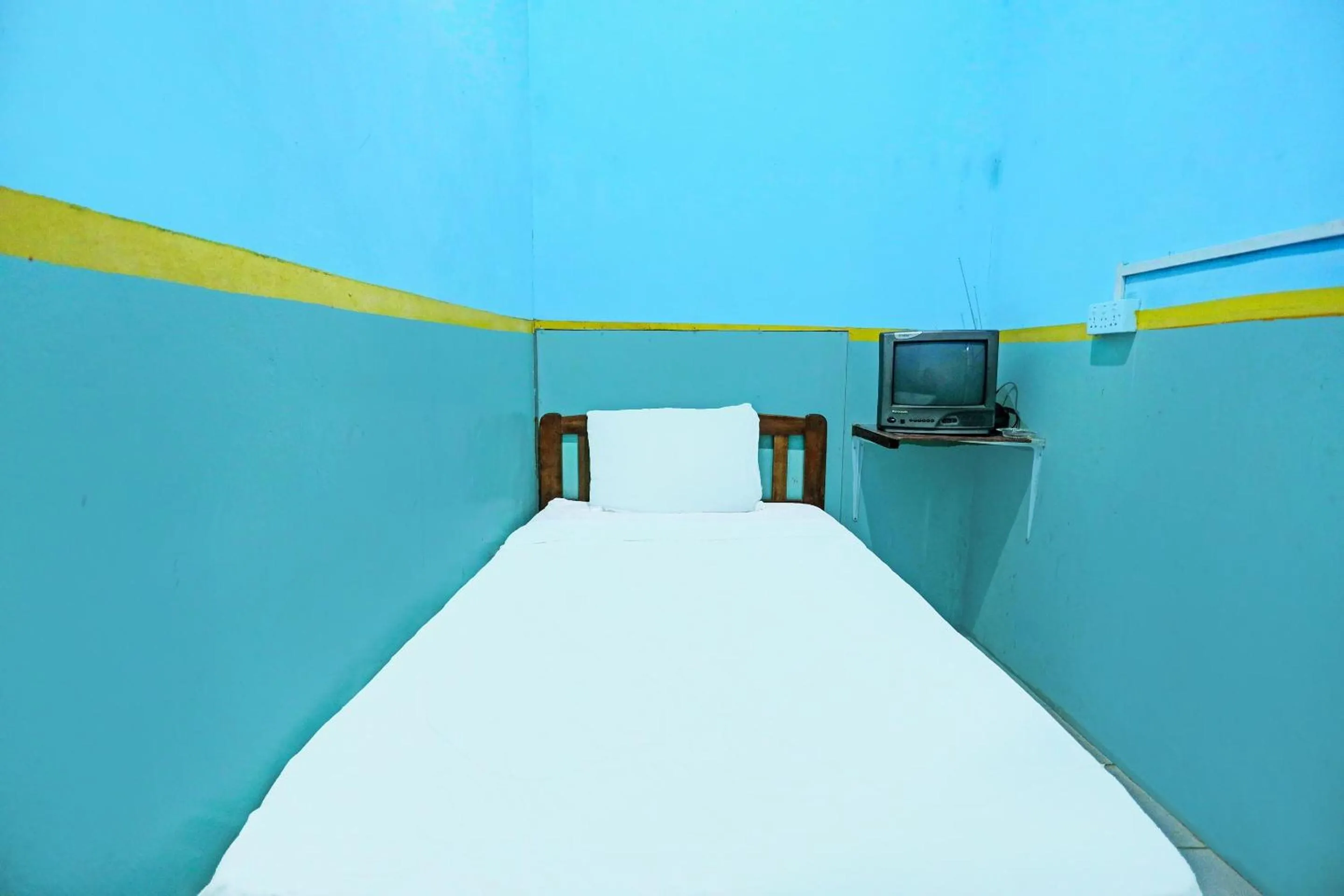 Bedroom, Bed in Hotel O Homestay Semarang Baru SyariahNearNagoya Hill Shopping Mall