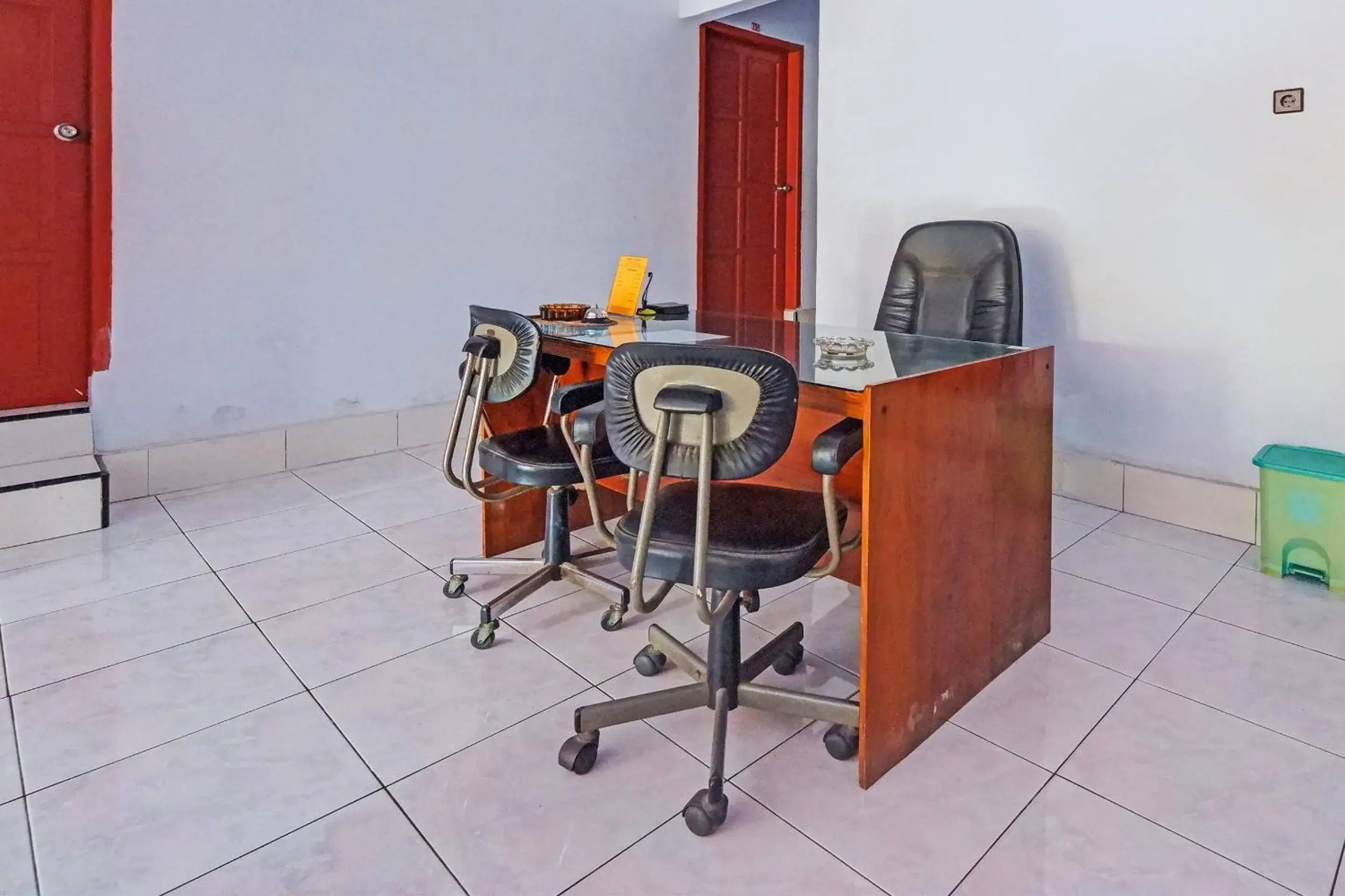 Lobby or reception in Hotel O Wisma Arwini Syariah Near Benteng Balangnipa Lobby or reception in Hotel O Wisma Arwini Syariah Near Benteng Balangnipa