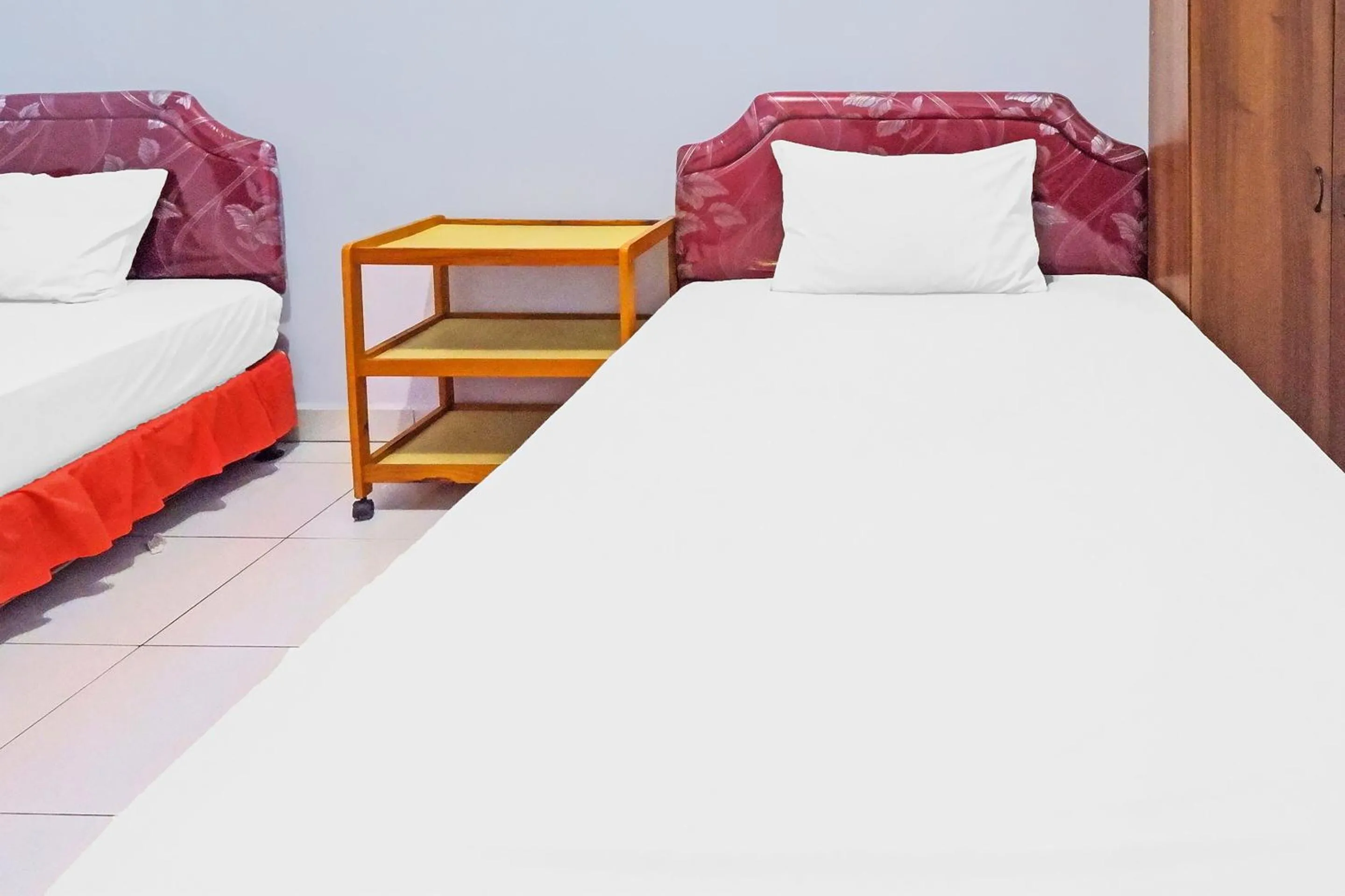 Bedroom, Bed in Hotel O Wisma Arwini Syariah Near Benteng Balangnipa