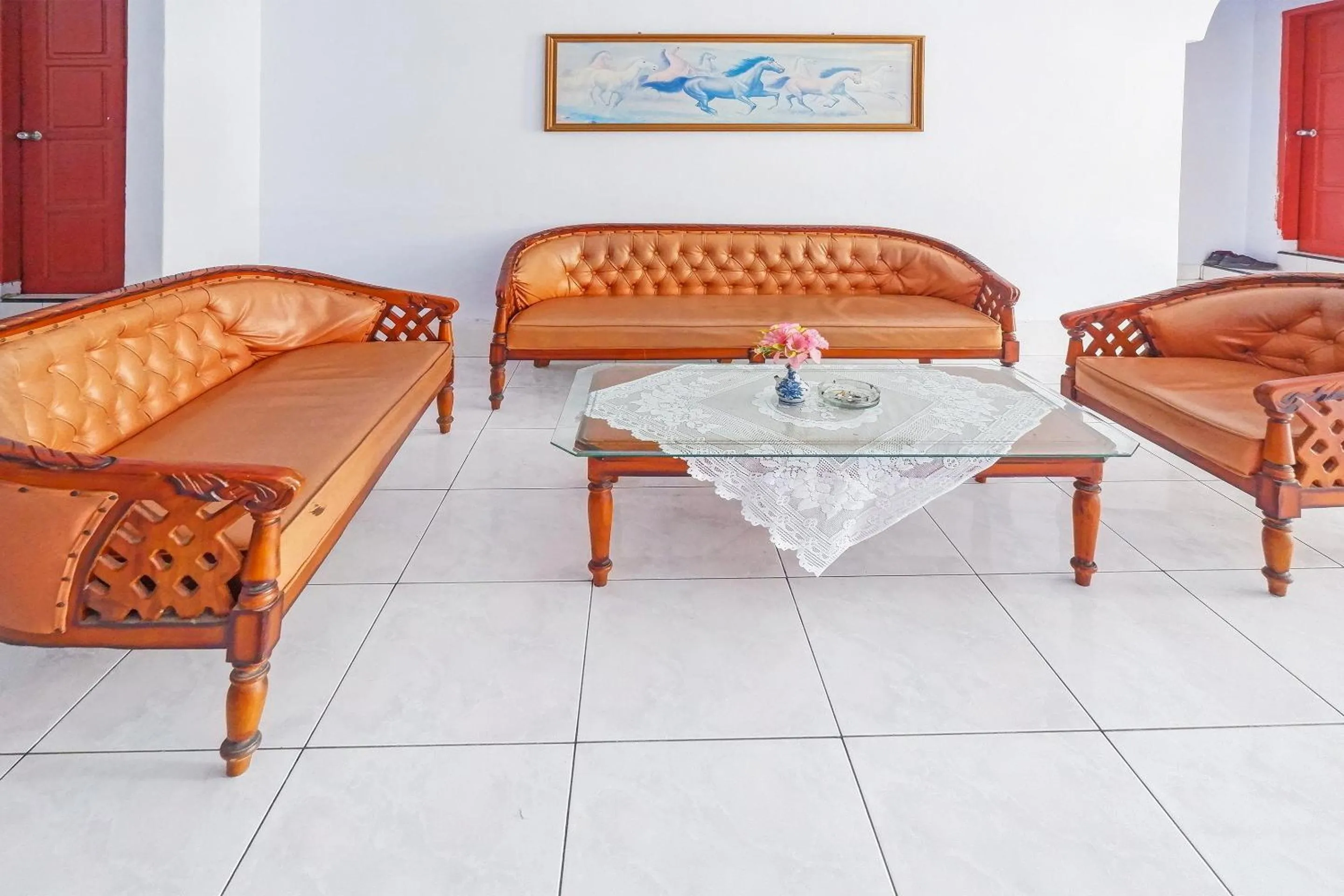 Lobby or reception in Hotel O Wisma Arwini Syariah Near Benteng Balangnipa